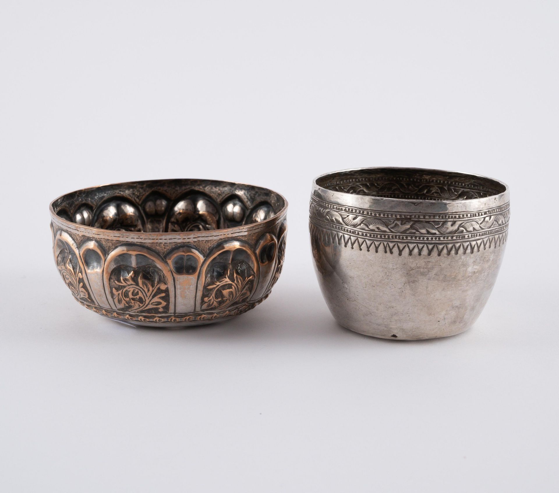 ENSEMBLE OF SIX SILVER BOWLS AND TWO BOXES - Image 8 of 22