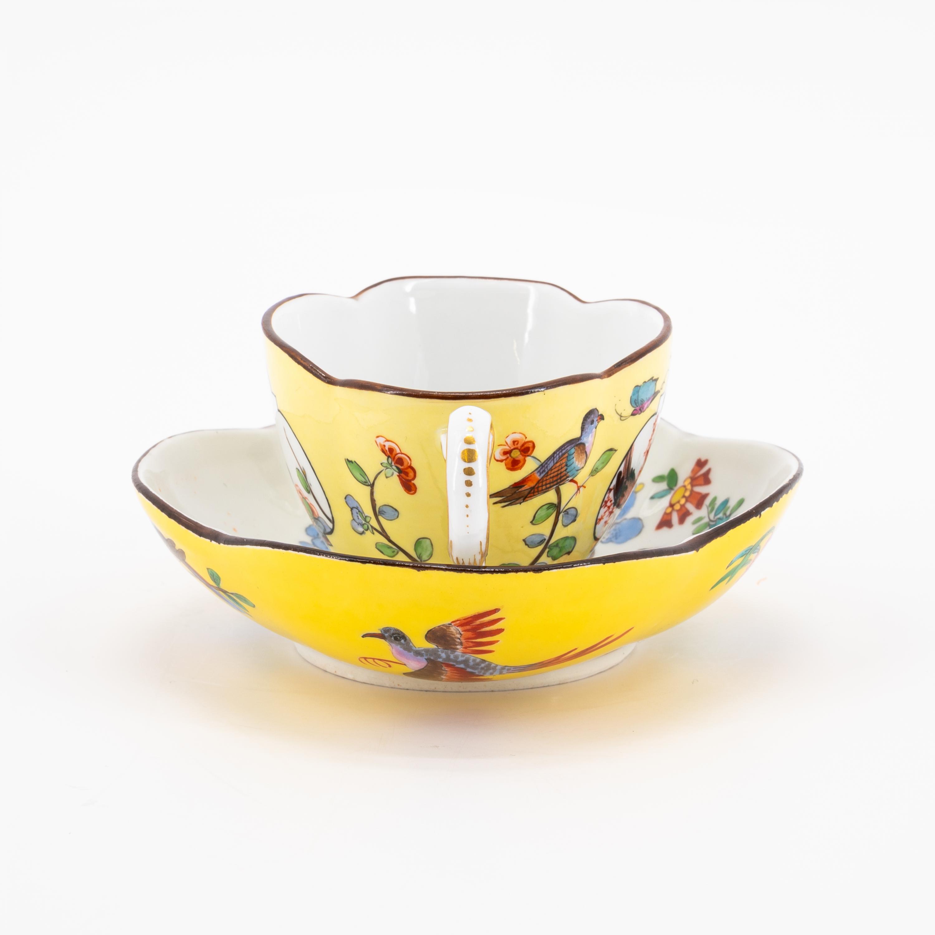 A PORCELAIN CUP AND THREE SAUCERS WITH YELLOW GROUND AND BIRD AND ROCK DECORATION - Image 4 of 8