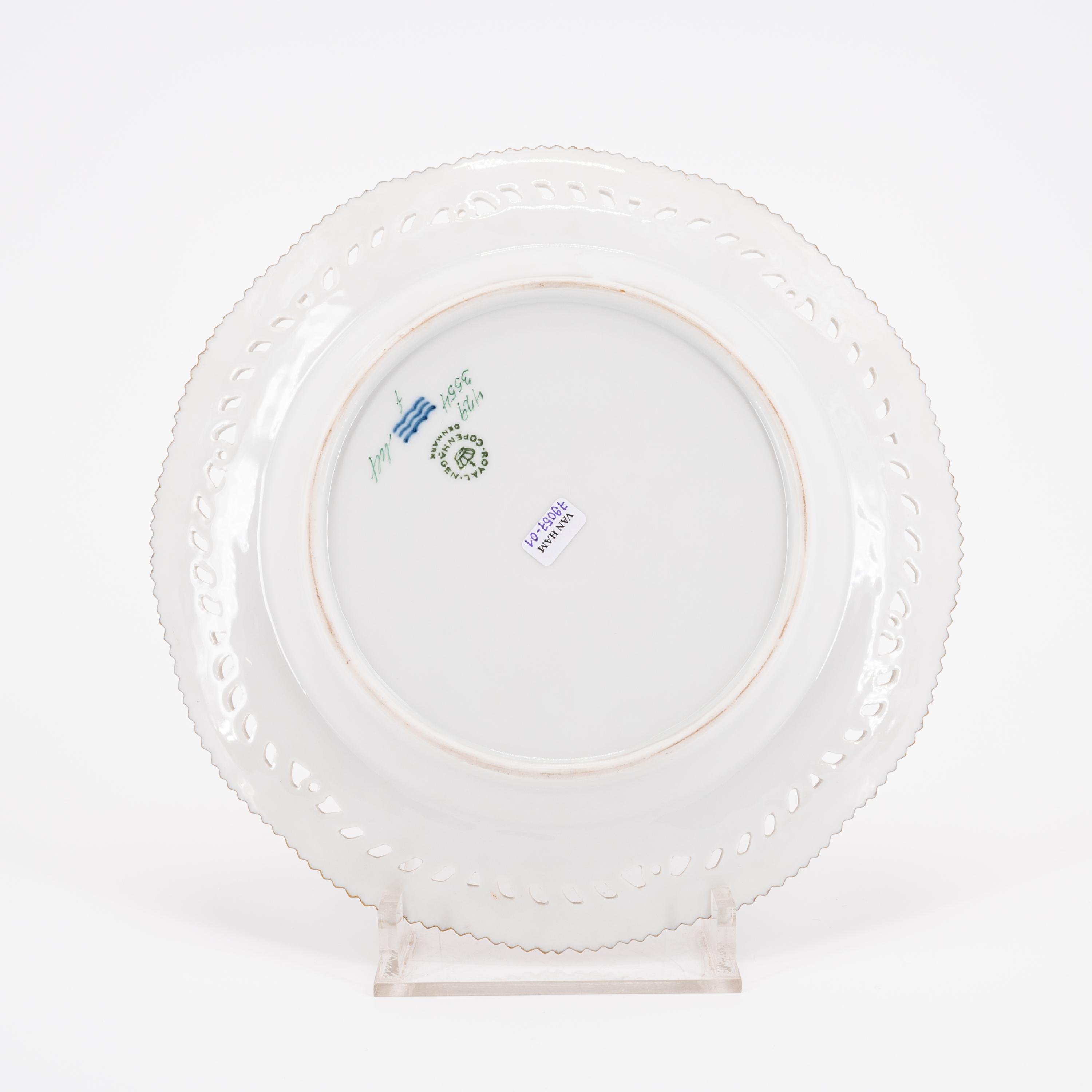 SEVEN PORCELAIN PLATES WITH PIERCED RIM AND FRUIT DECOR - Image 3 of 9