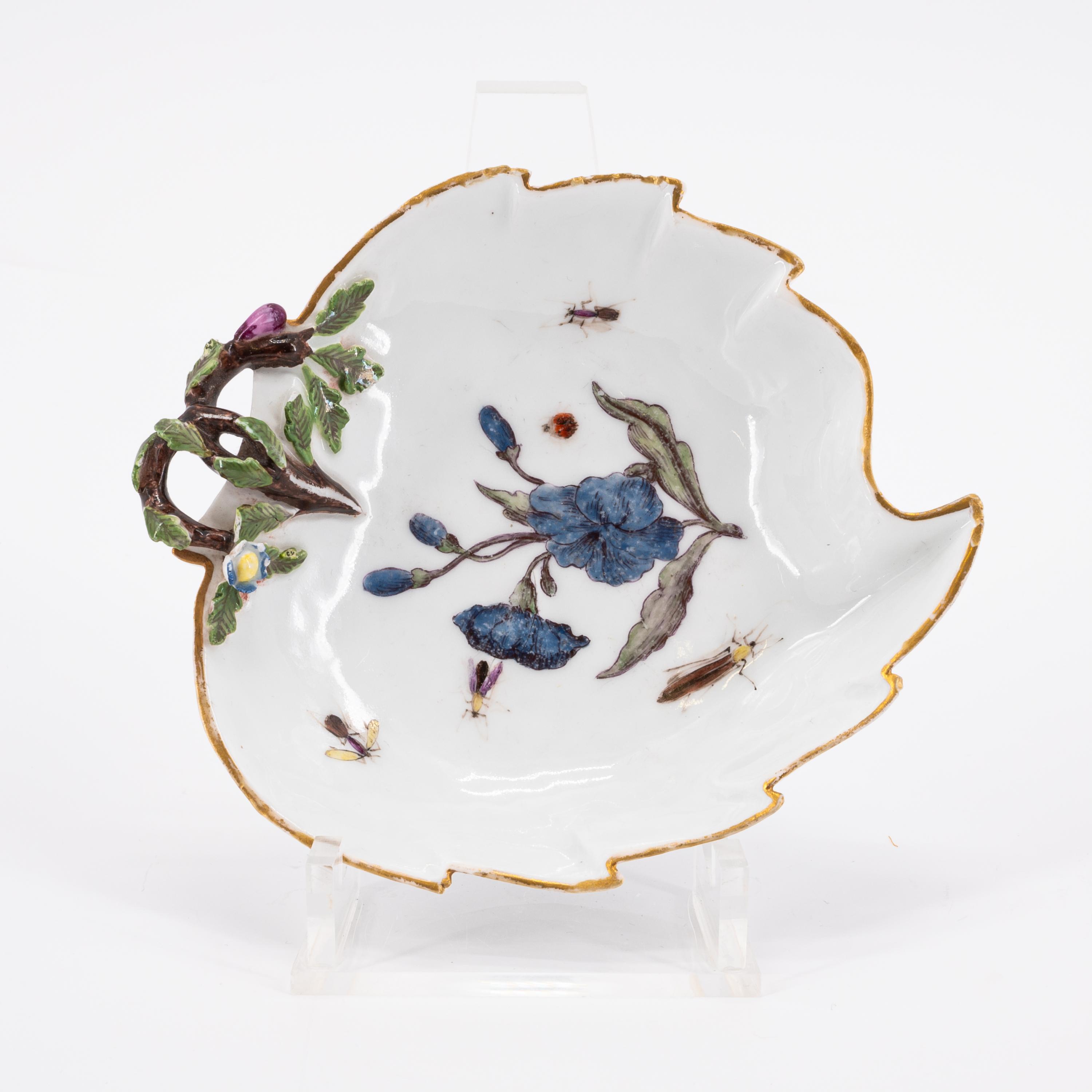LARGE PORCELAIN LIDDED BOWL WITH FLOWER KNOB, SMALL TEA POT WITH WOODCUT FLOWERS AND CUP WITH SAUCER - Image 17 of 18