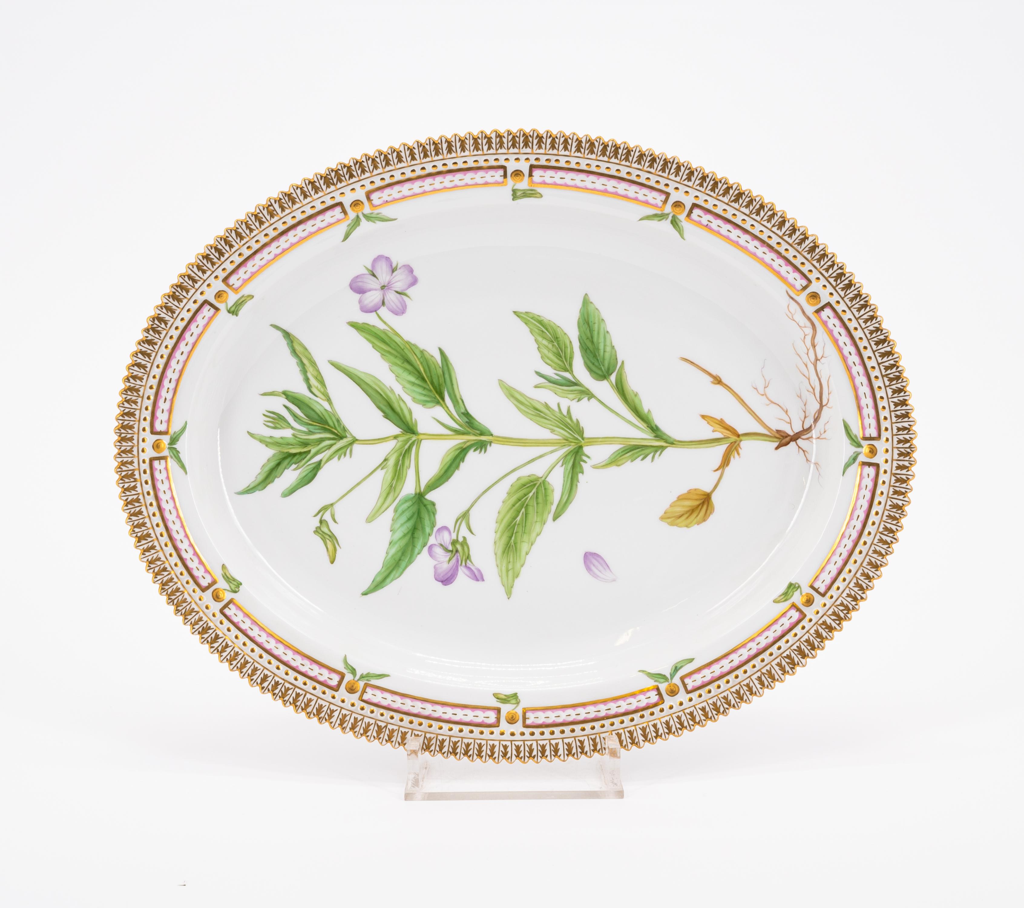 18 PIECES FROM A PORCELAIN DINNER SERVICE 'FLORA DANICA' - Image 7 of 26