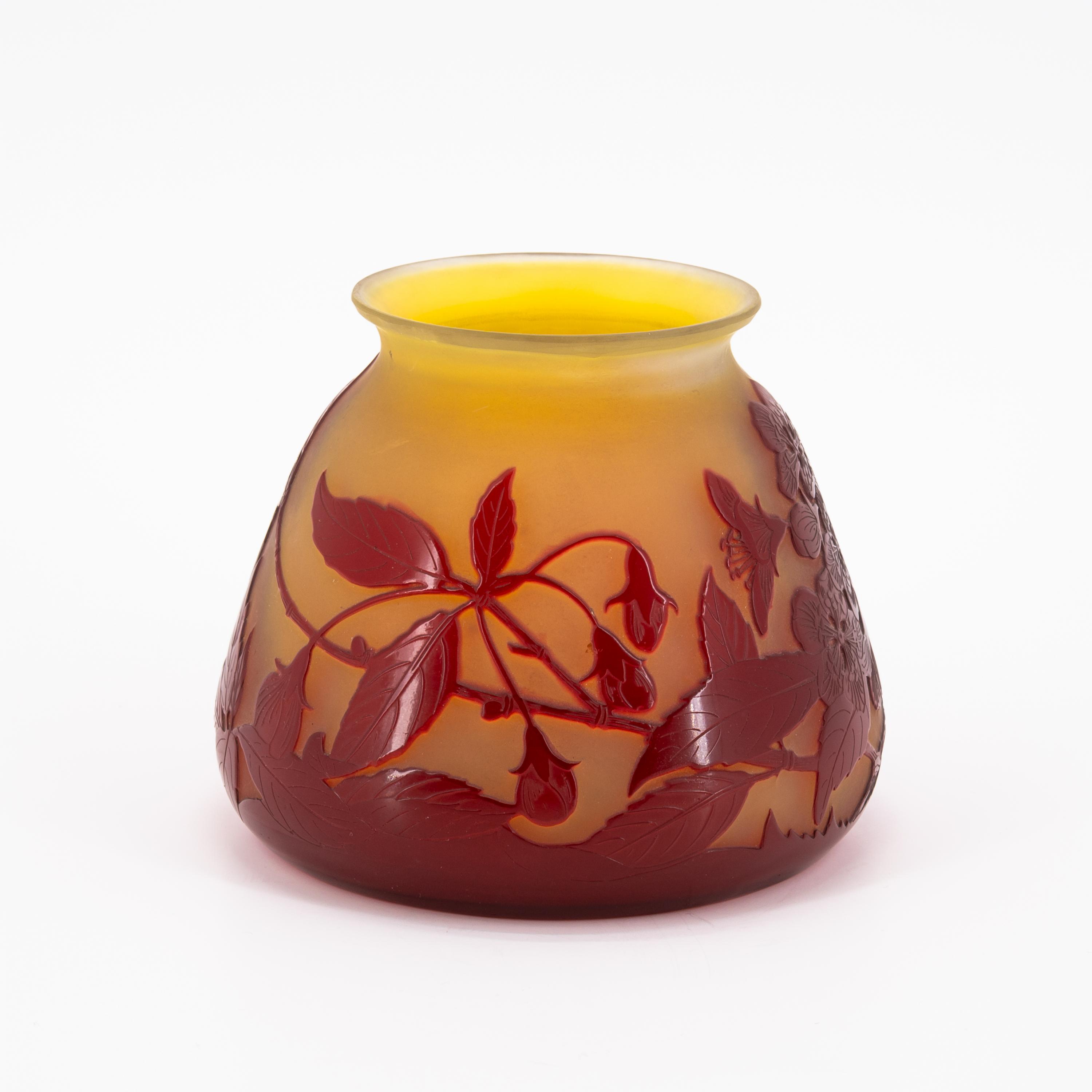SMALL BULBOUS GLASS VASE WITH CHARRY BLOSSOM DECOR - Image 4 of 6
