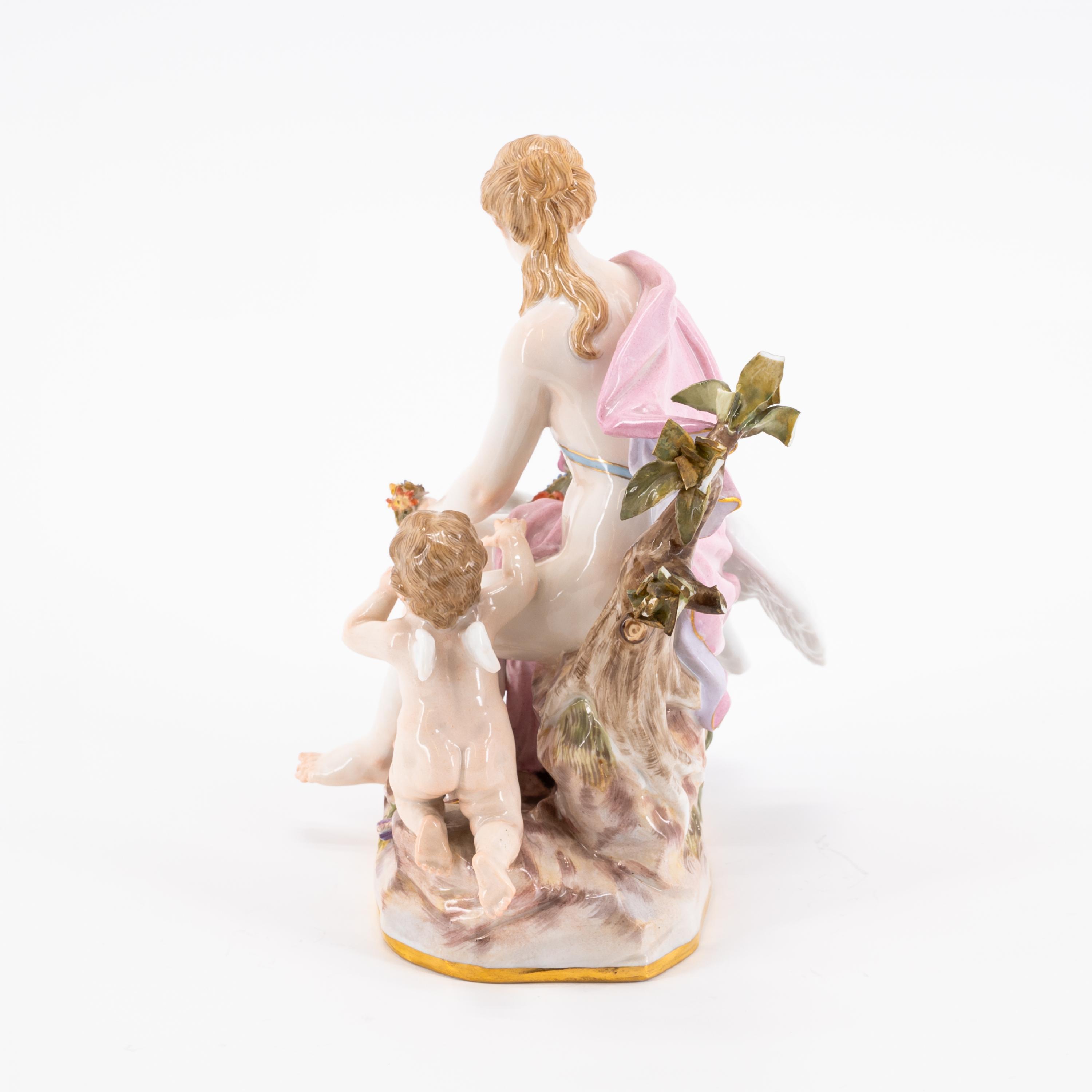 PORCELAIN FIGURE OF LEDA WITH THE SWAN AND CUPID - Image 2 of 5