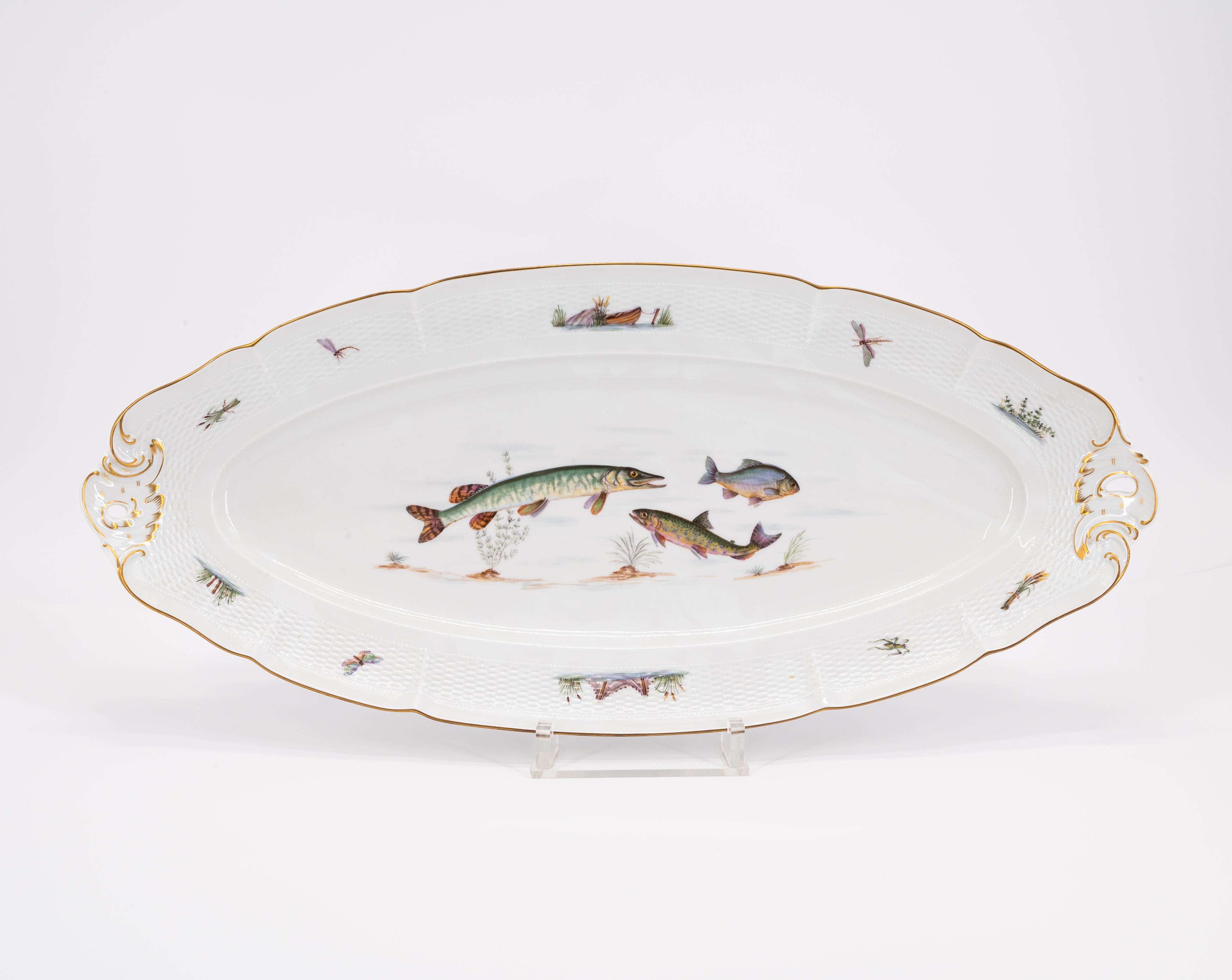 PORCELAIN FISH SERVICE FOR 14 PEOPLE - Image 2 of 9
