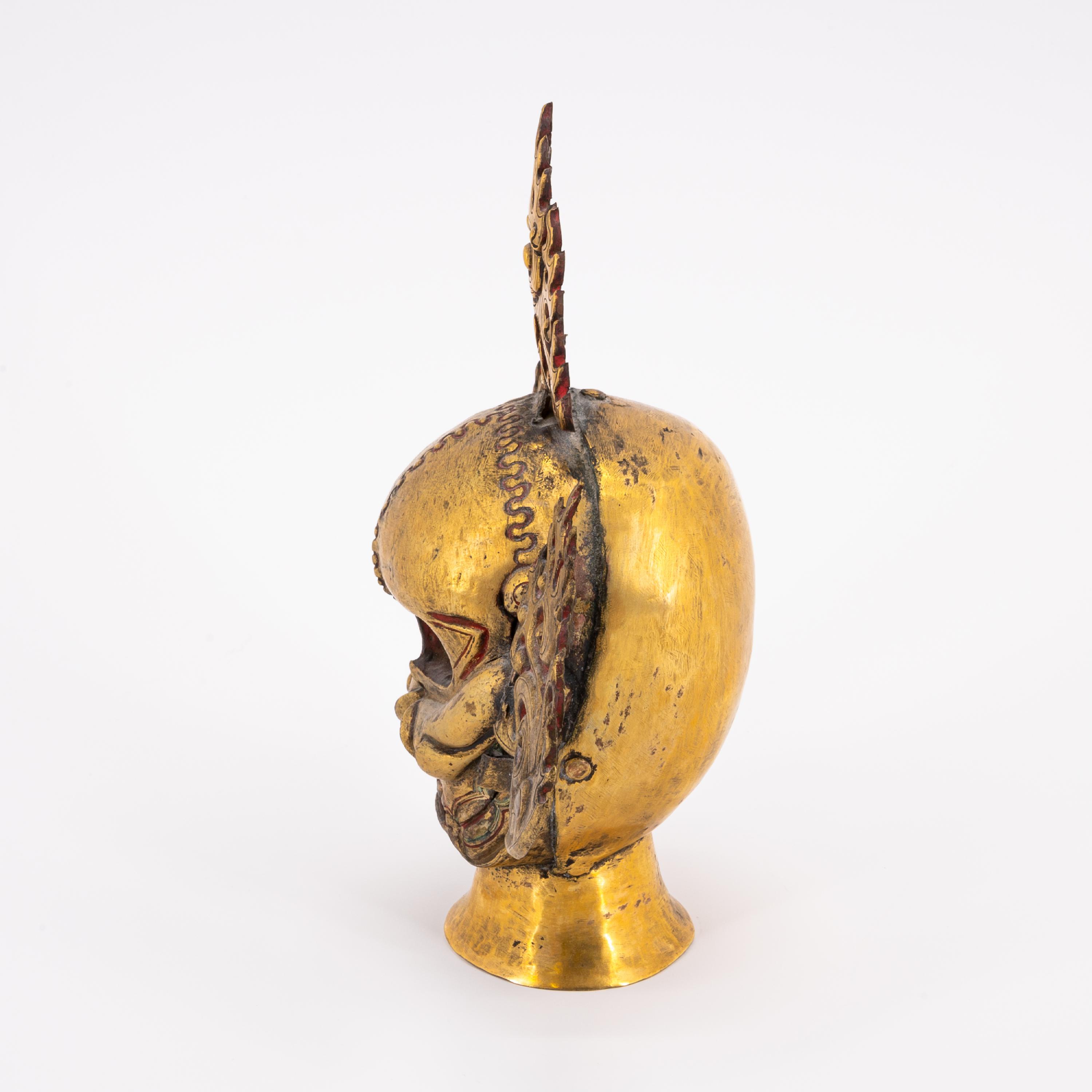 COPPER ROD- OR CROWN CENTREPIECE WITH SKULL AND FLAMES - Image 2 of 5