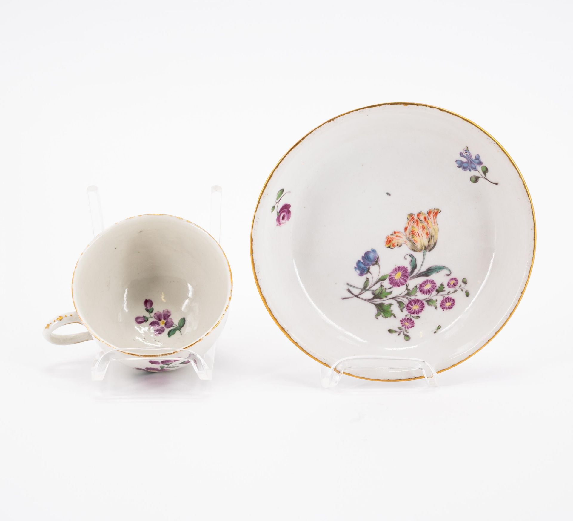 Teekanne mit Vogeldekor und Tasse mit Untertasse und Blumendekor - Bild 10 aus 11