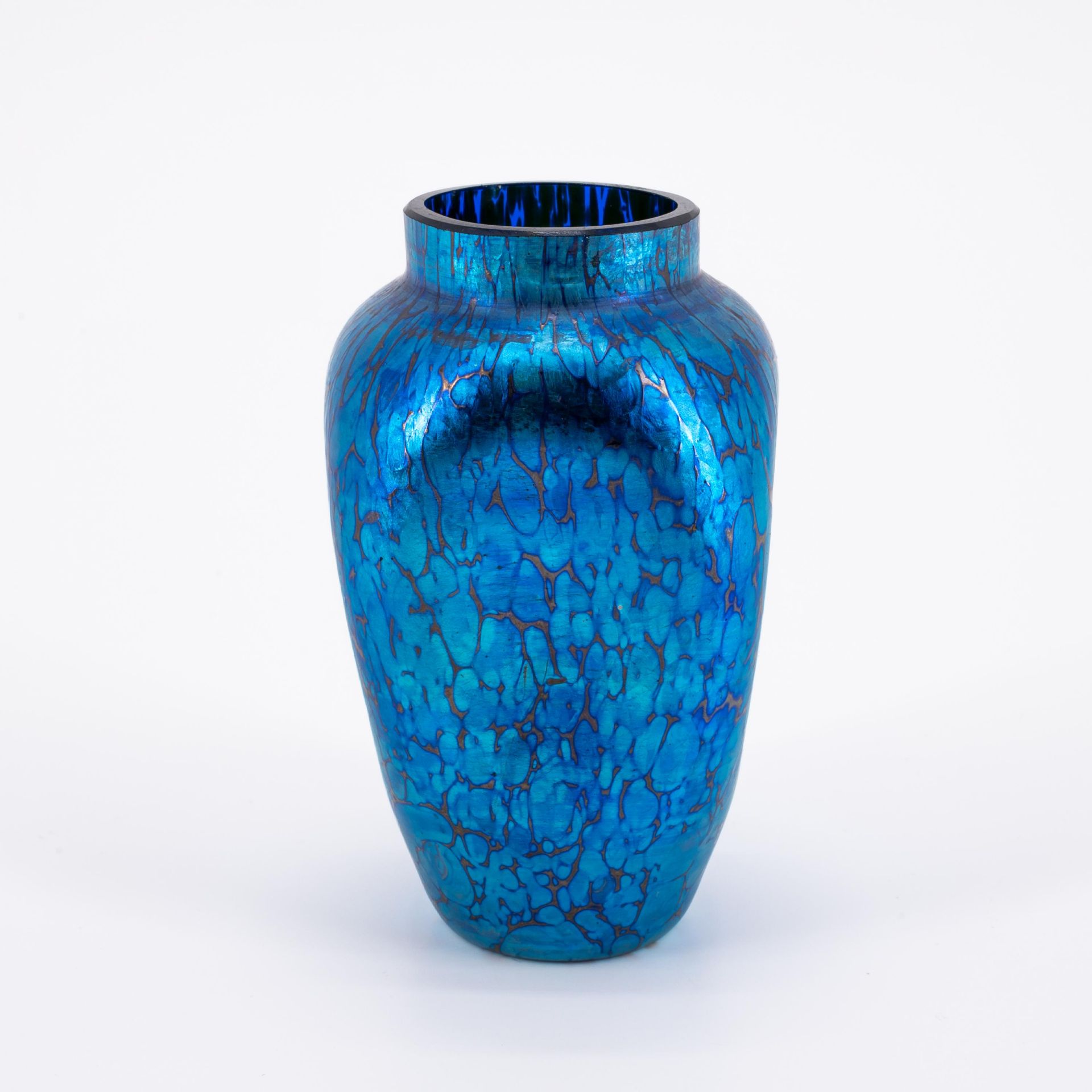 SMALL ELECTRIC-BLUE FAVRILE-GLASS VASE - Image 4 of 6