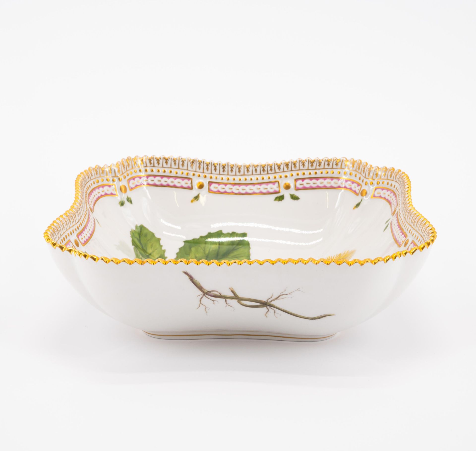 18 PIECES FROM A PORCELAIN DINNER SERVICE 'FLORA DANICA' - Image 13 of 26