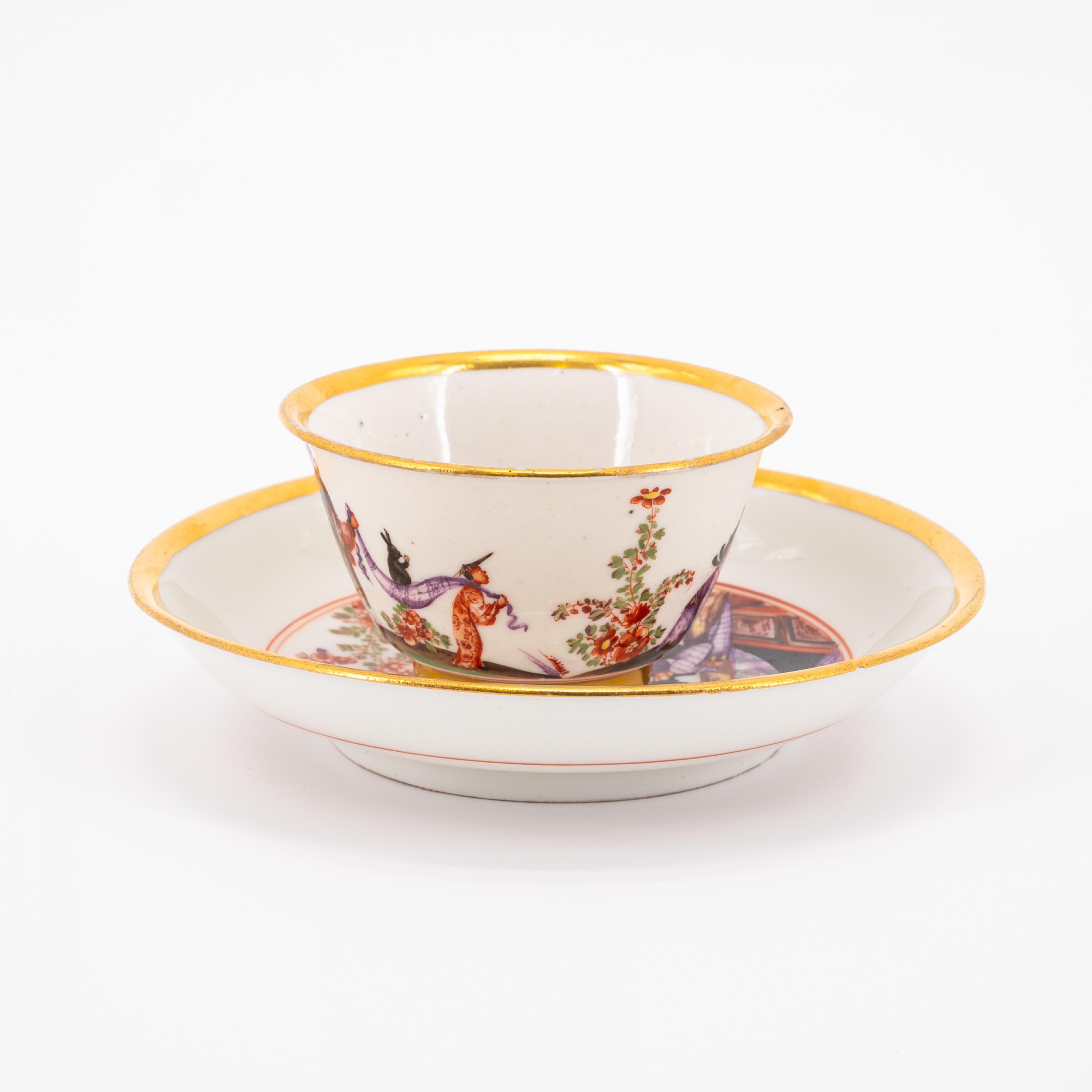 PORCELAIN TEA BOWLS AND SAUCER WITH FINE CHINOISERIES - Image 3 of 7