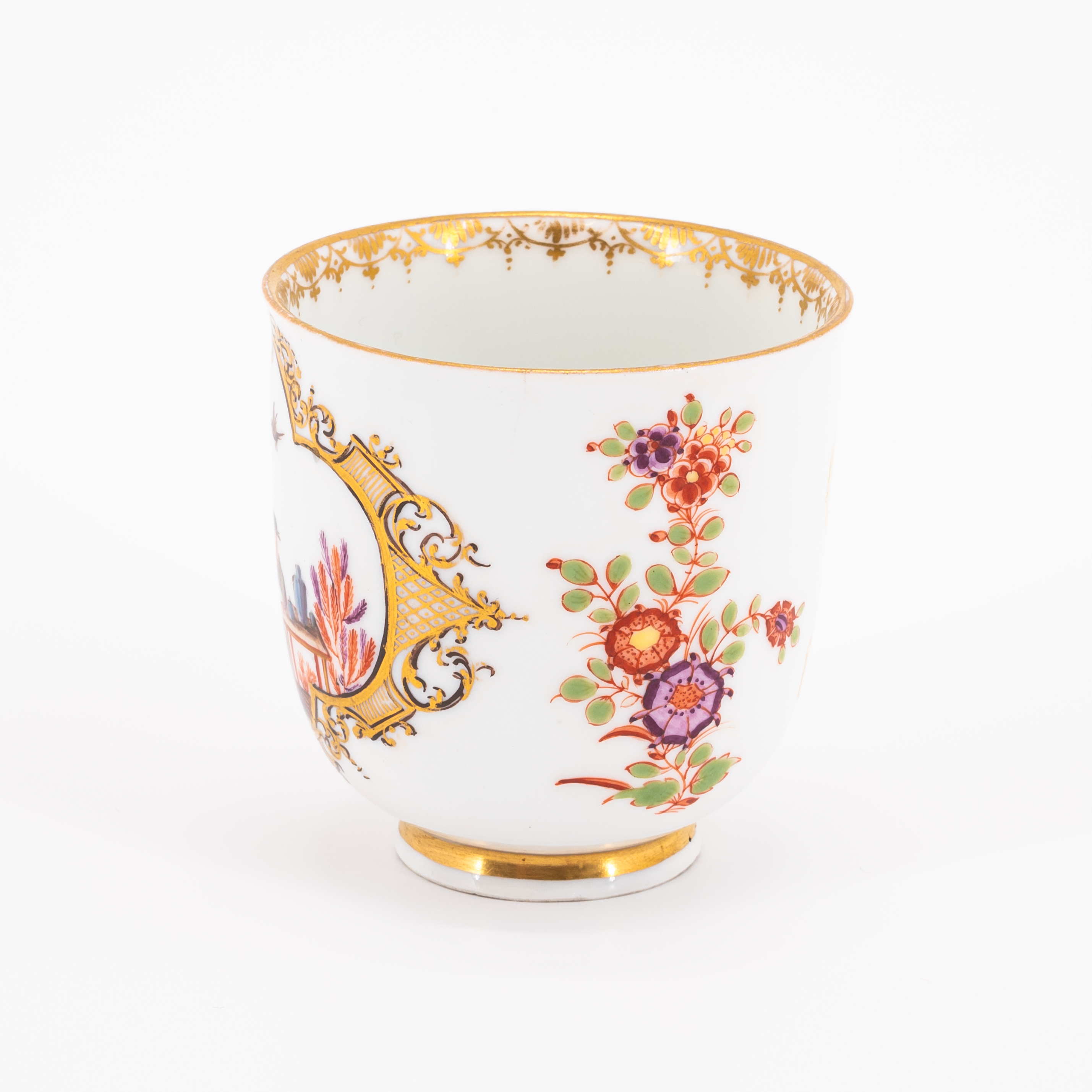 PORCELAIN CUP WITH CHINOISERIES AND 'INDIAN' FLOWERS - Image 2 of 6
