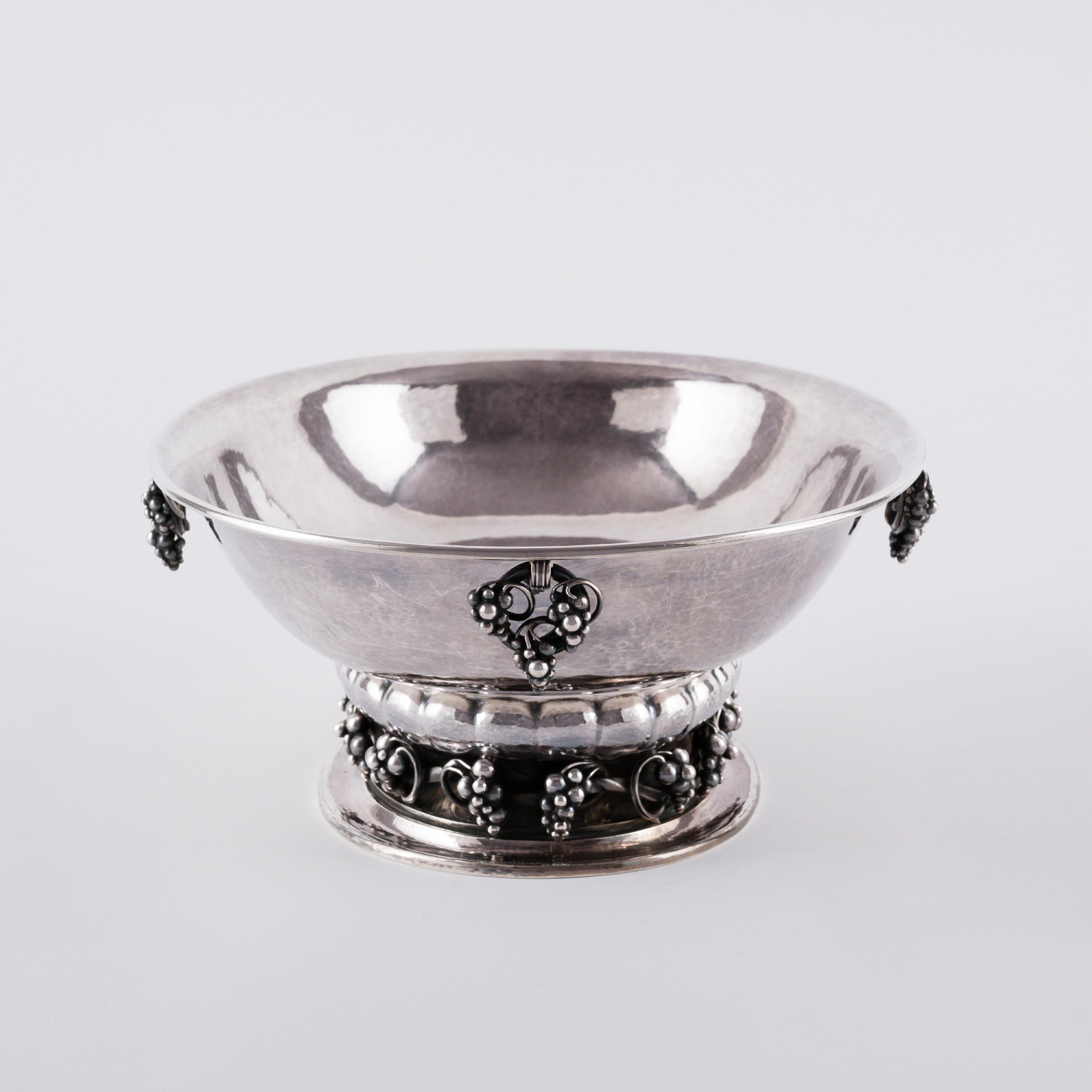 LARGE SILVER FOOTED BOWL WITH GRAPE DECOR - Image 5 of 7
