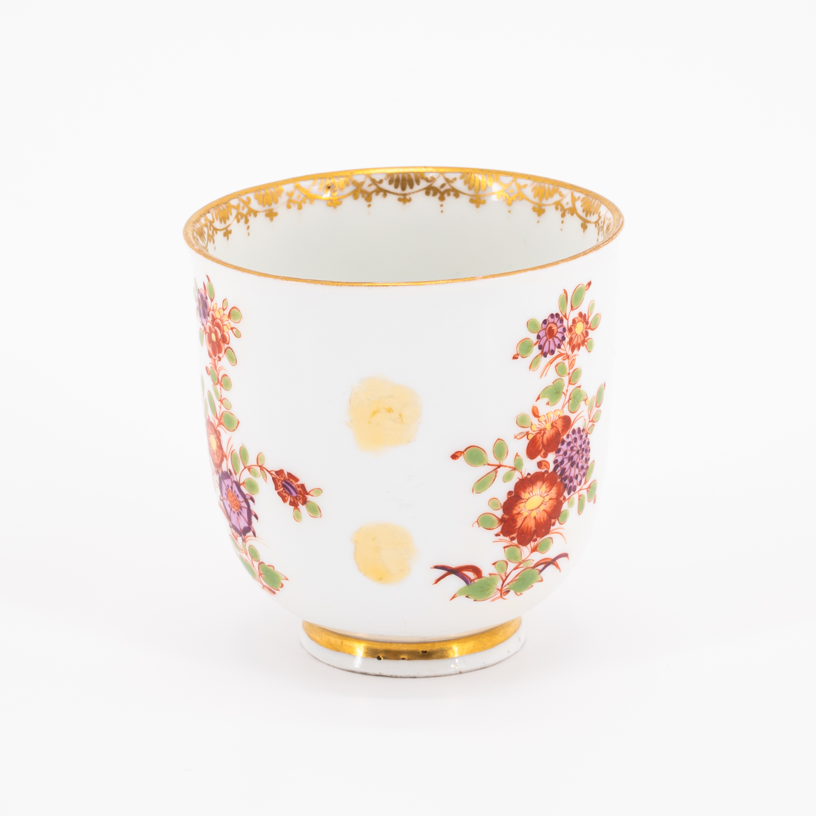 PORCELAIN CUP WITH CHINOISERIES AND 'INDIAN' FLOWERS - Image 3 of 6