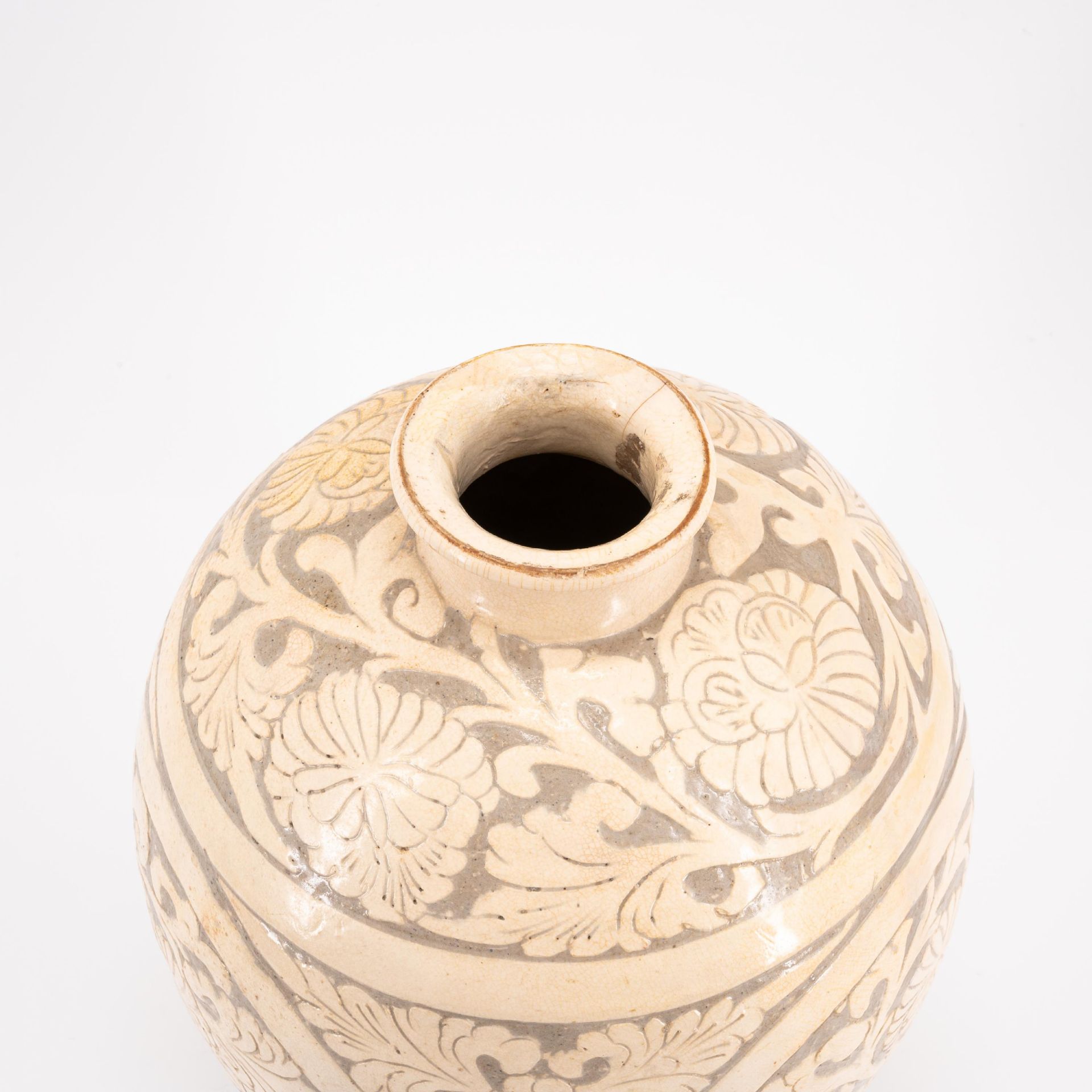 Ovoide Vase mit Blumenornament - Bild 5 aus 6