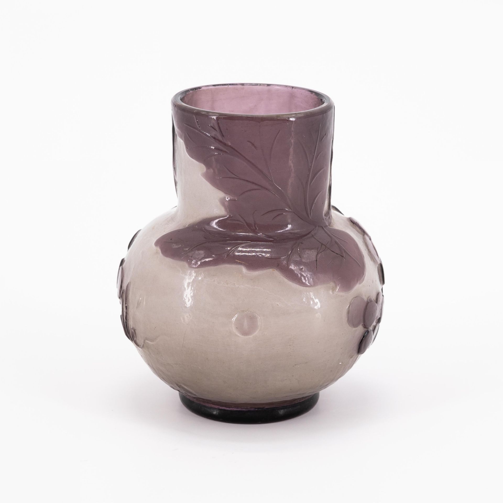 MINIATURE GLASS VASE WITH VINE LEAVES - Image 3 of 6