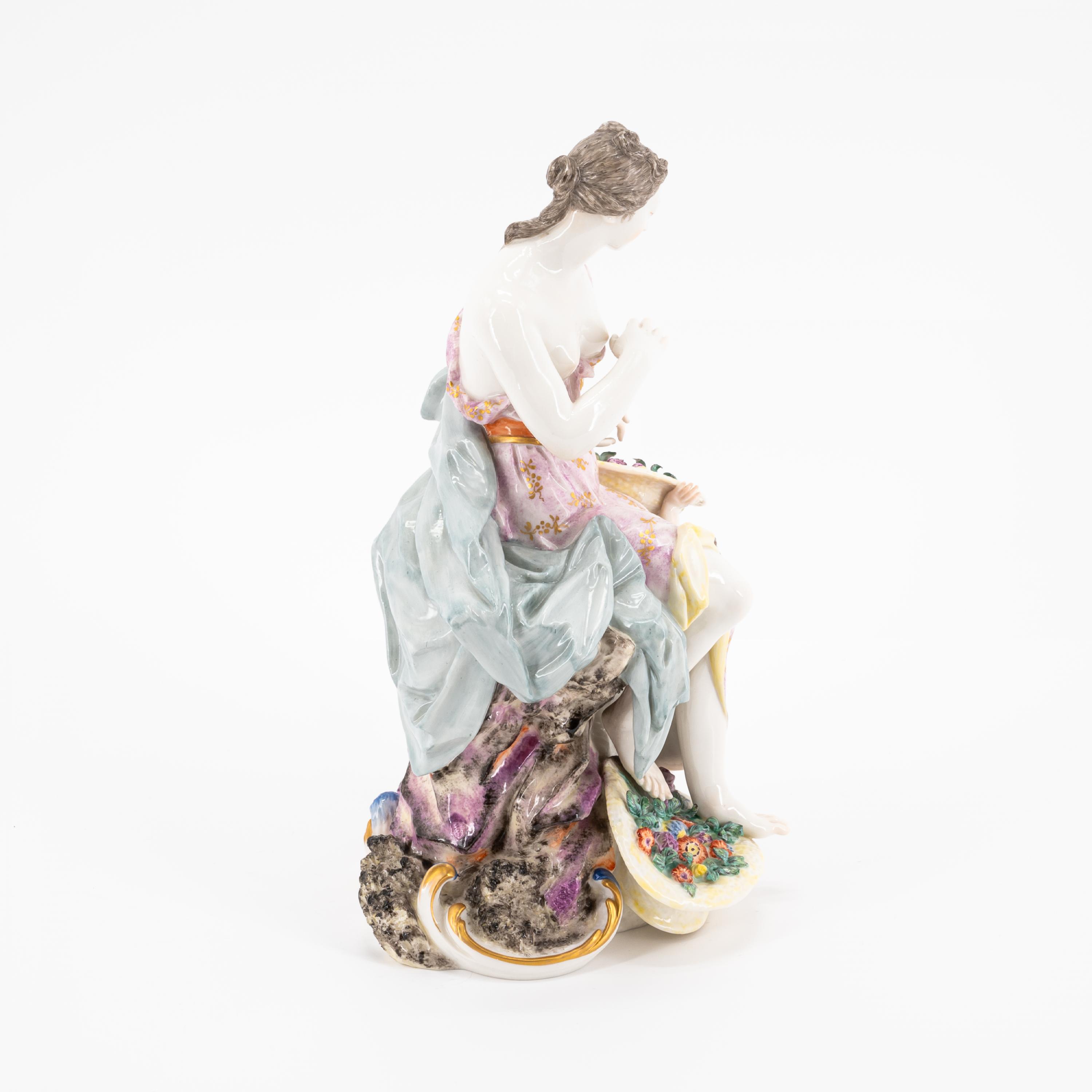 PORCELAIN ALLEGORY OF THE FLORA AS SPRING - Image 4 of 5