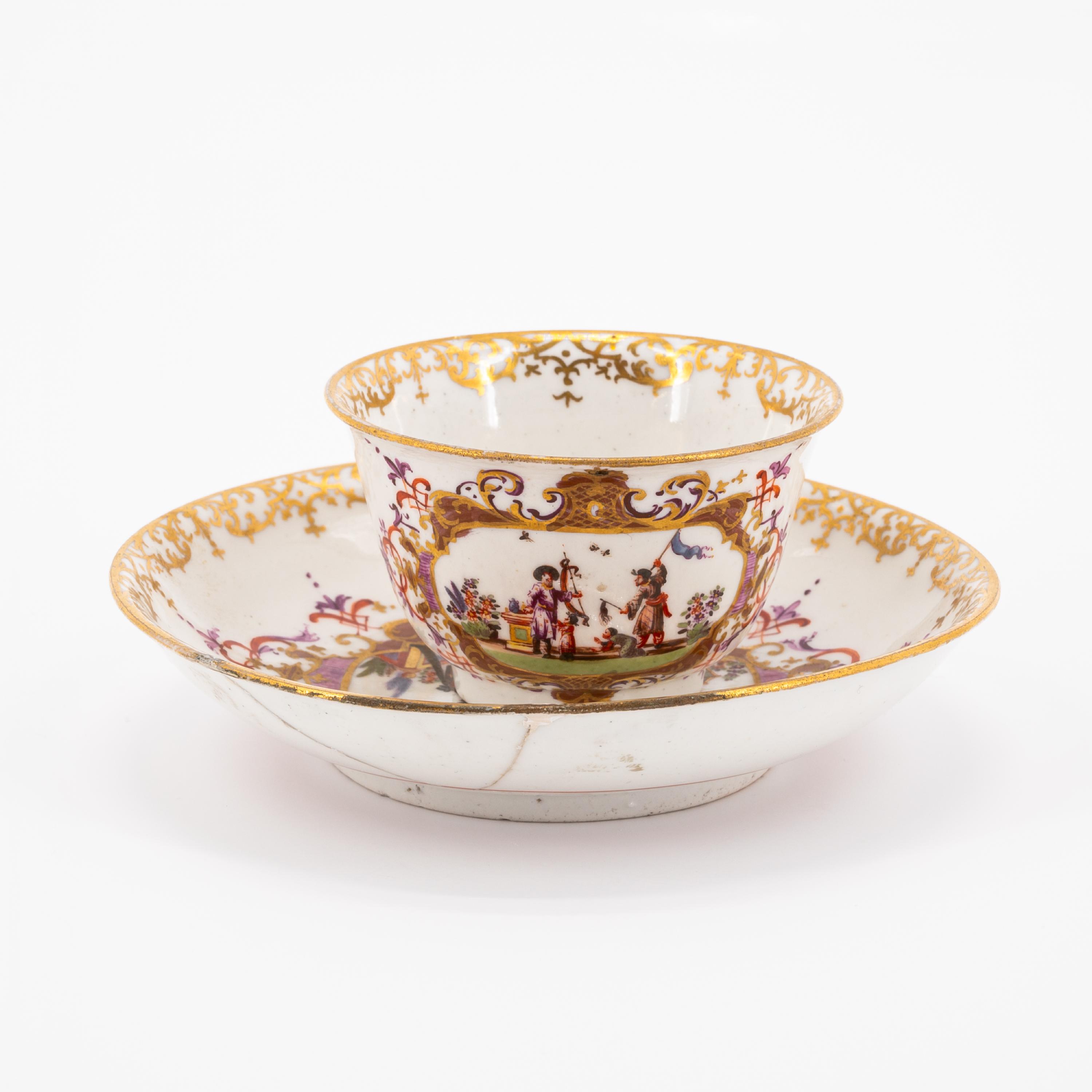 TWO PORCELAIN TEA BOWLS WITH SAUCERS AND CHINOISERIES IN CARTOUCHES WITH PURPLE LUSTRE - Image 3 of 11
