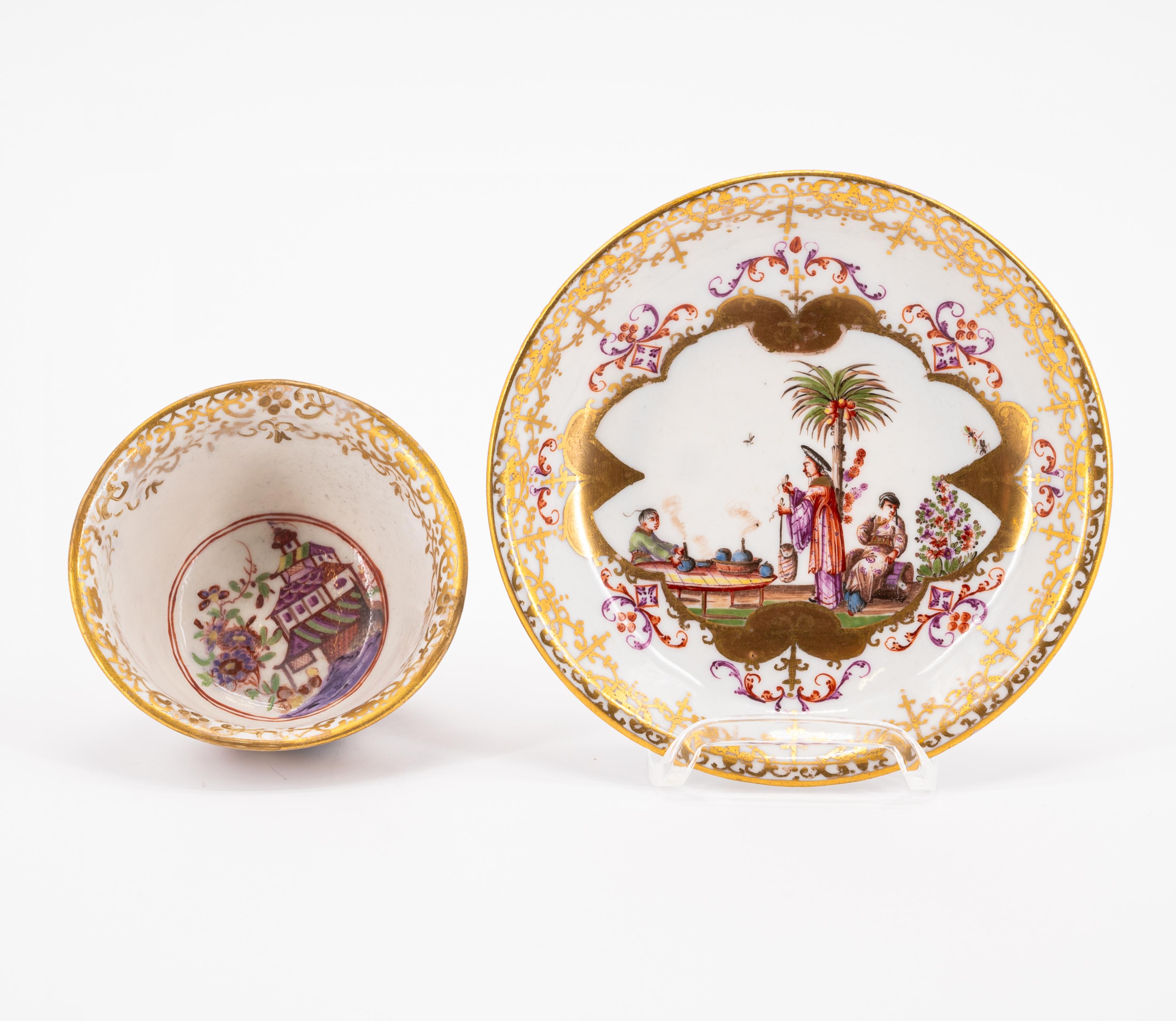 TWO PORCELAIN TEA BOWLS WITH SAUCERS AND CHINOISERIES IN CARTOUCHES WITH PURPLE LUSTRE - Image 10 of 11