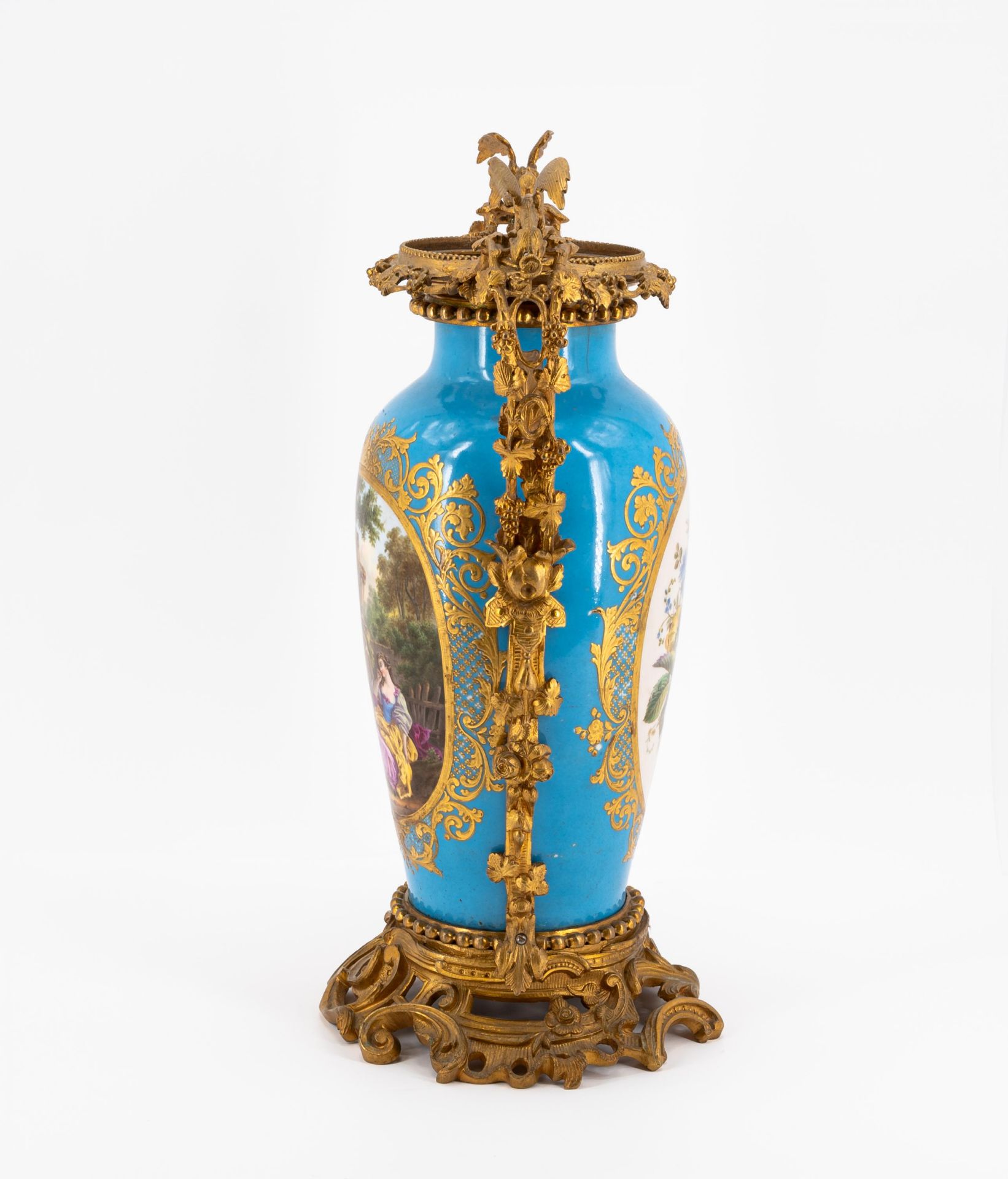 Große Vase mit Türkisfond, Parkszene und Bronzemontierungen - Bild 2 aus 5