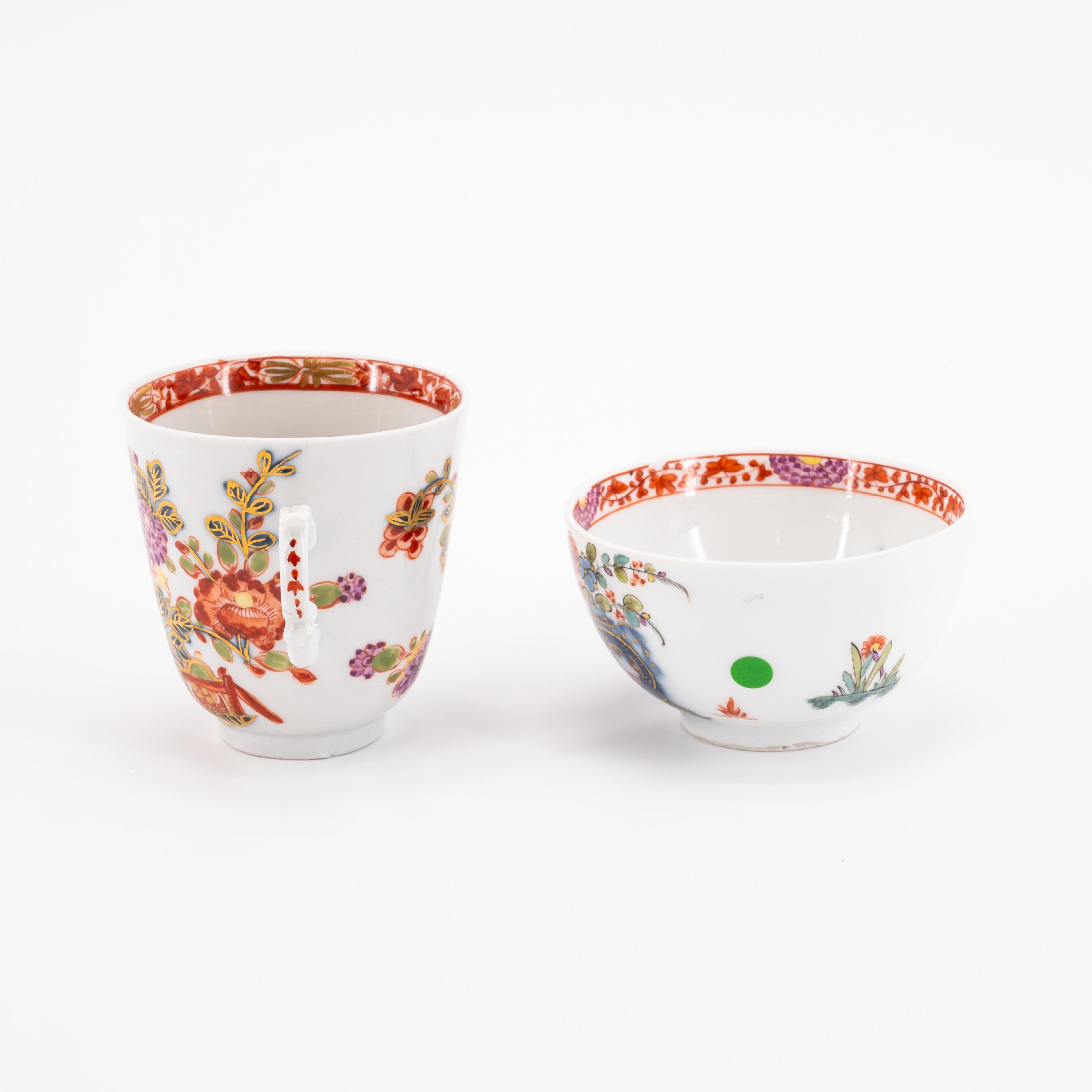 PORCELAIN TREMBLEUSE, TEA BOWL AND SAUCER WITH TABLE PATTERN AND KAKIEMON DECOR - Image 3 of 8