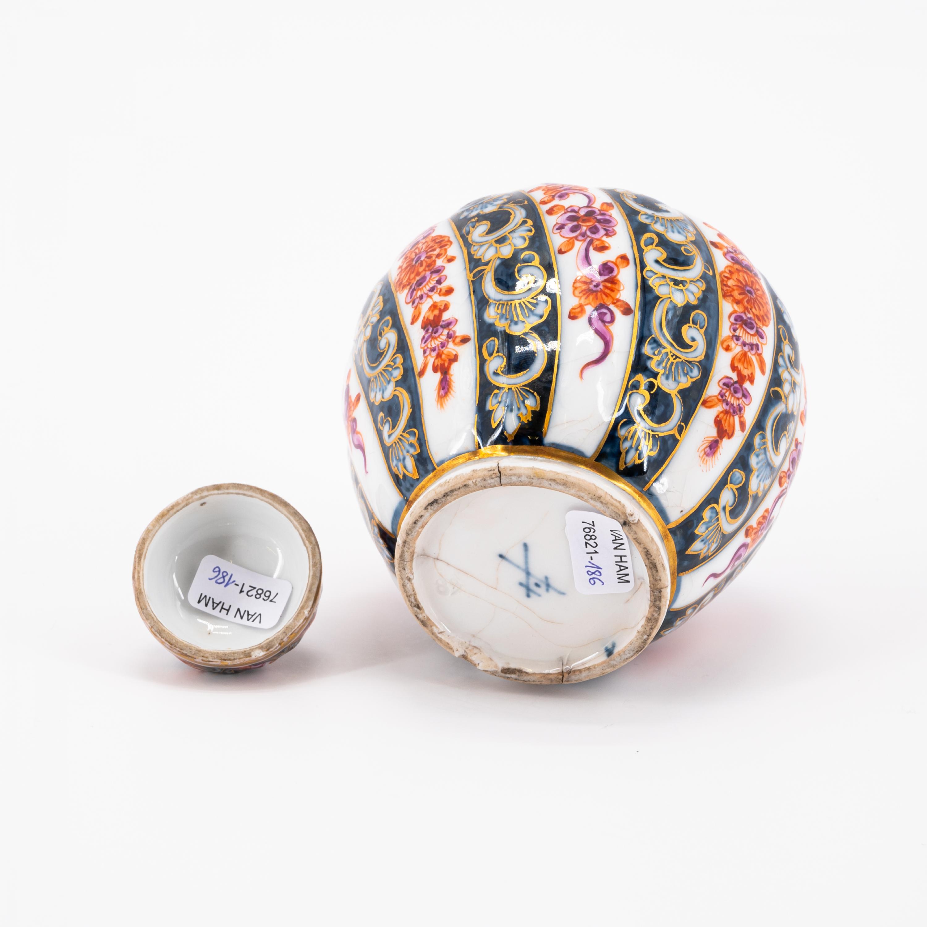 PORCELAIN TEA CADDY AND SAUCER WITH STRIPPED DECOR IN THE STYLE OF EAST ASIAN 'BROCASE GOODS' - Image 9 of 9