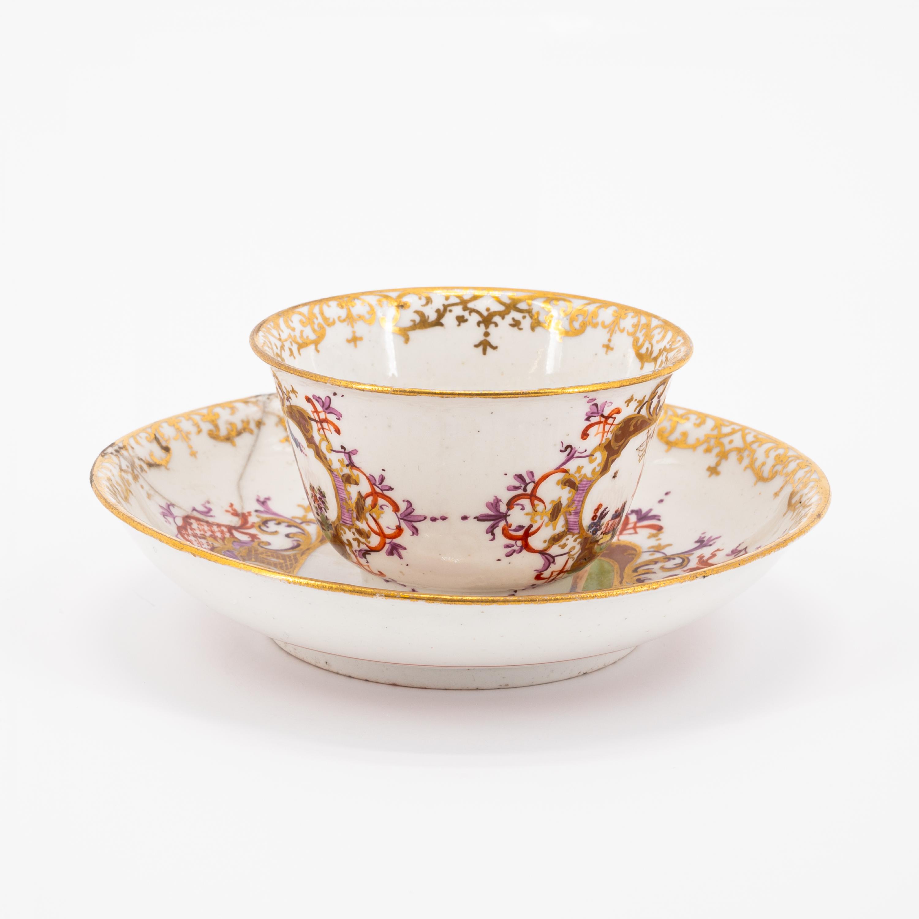 TWO PORCELAIN TEA BOWLS WITH SAUCERS AND CHINOISERIES IN CARTOUCHES WITH PURPLE LUSTRE - Image 4 of 11