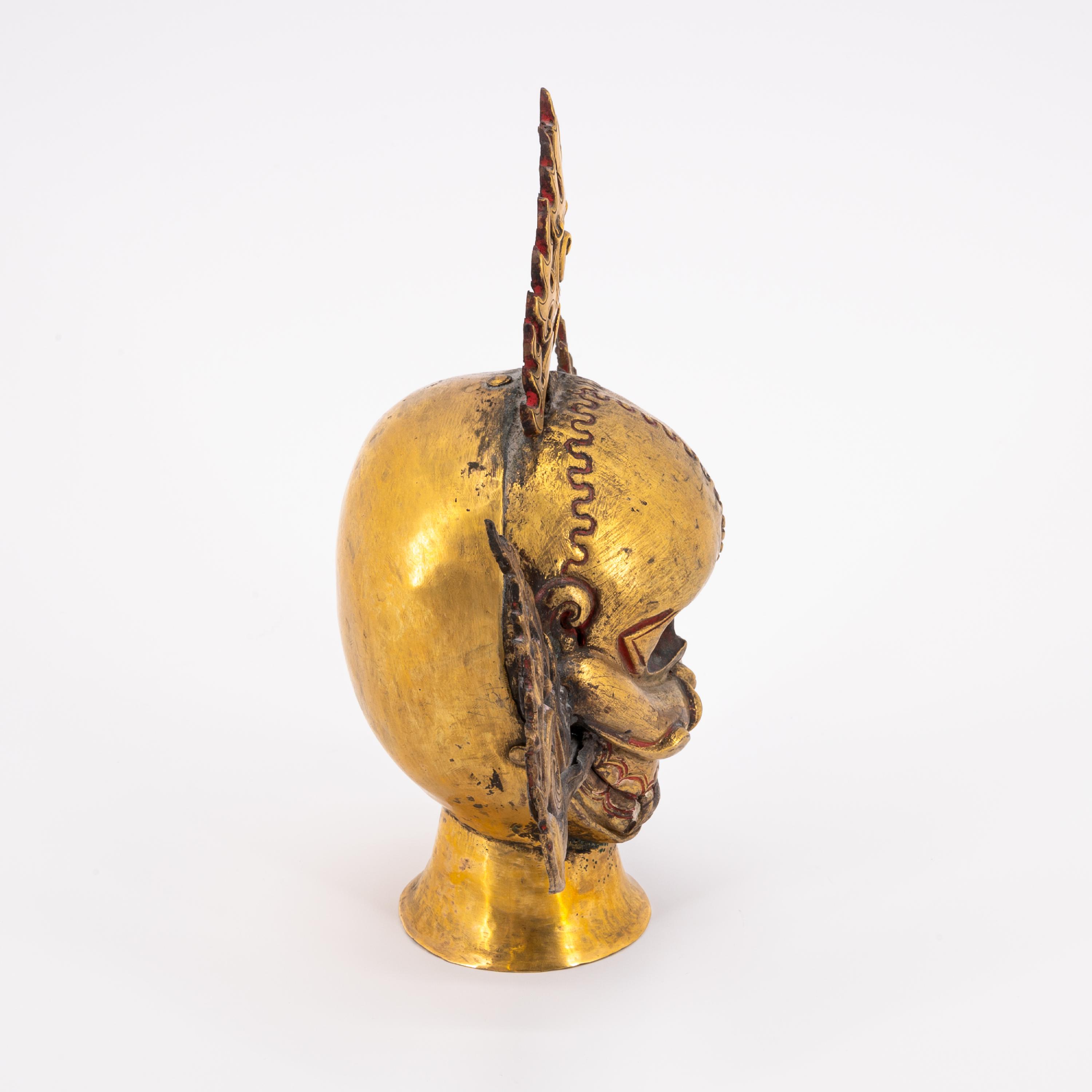 COPPER ROD- OR CROWN CENTREPIECE WITH SKULL AND FLAMES - Image 4 of 5