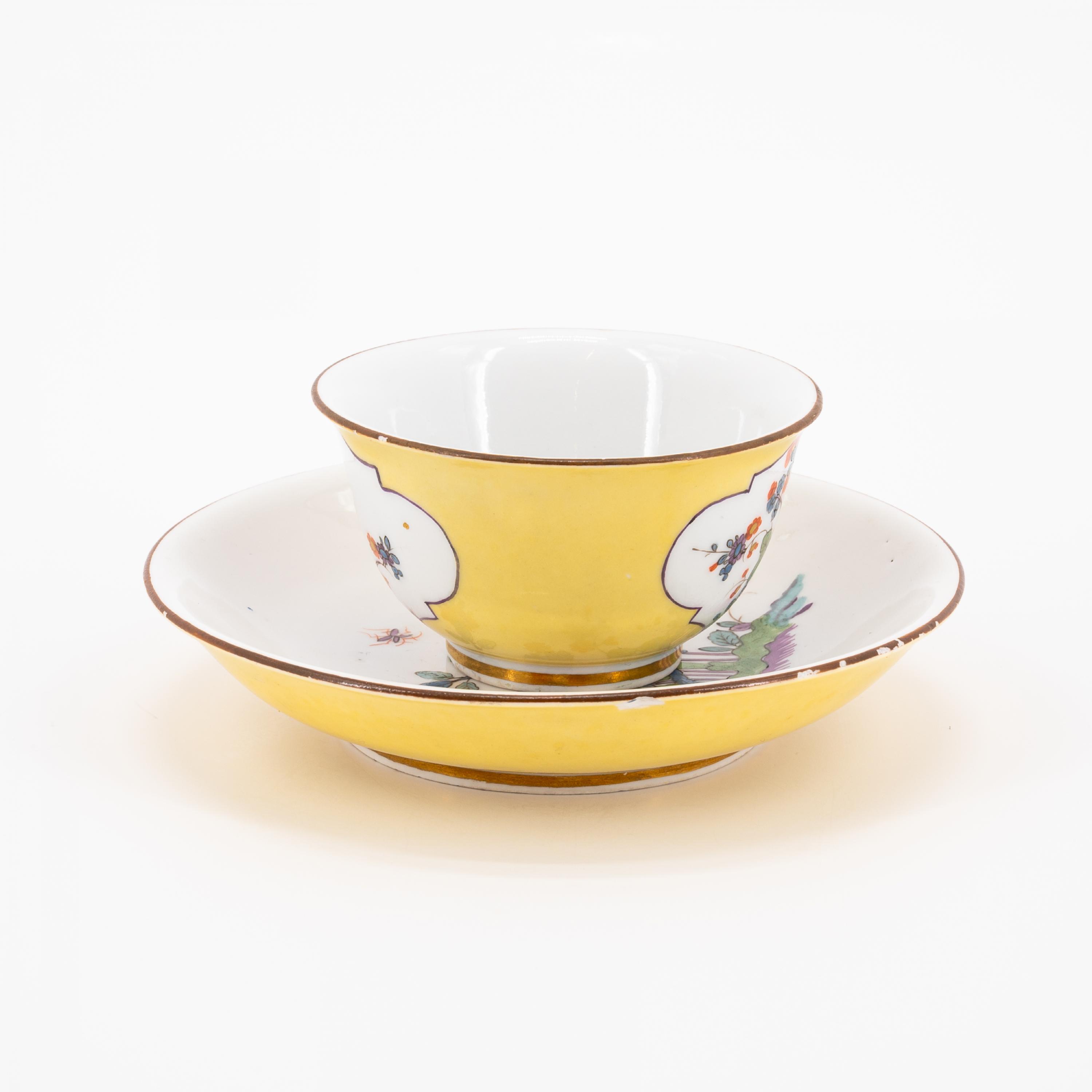 TWO PORCELAIN TEA BOWLS AND TWO SAUCERS WITH YELLOW GROUND AND KAKIEMON - Image 4 of 11