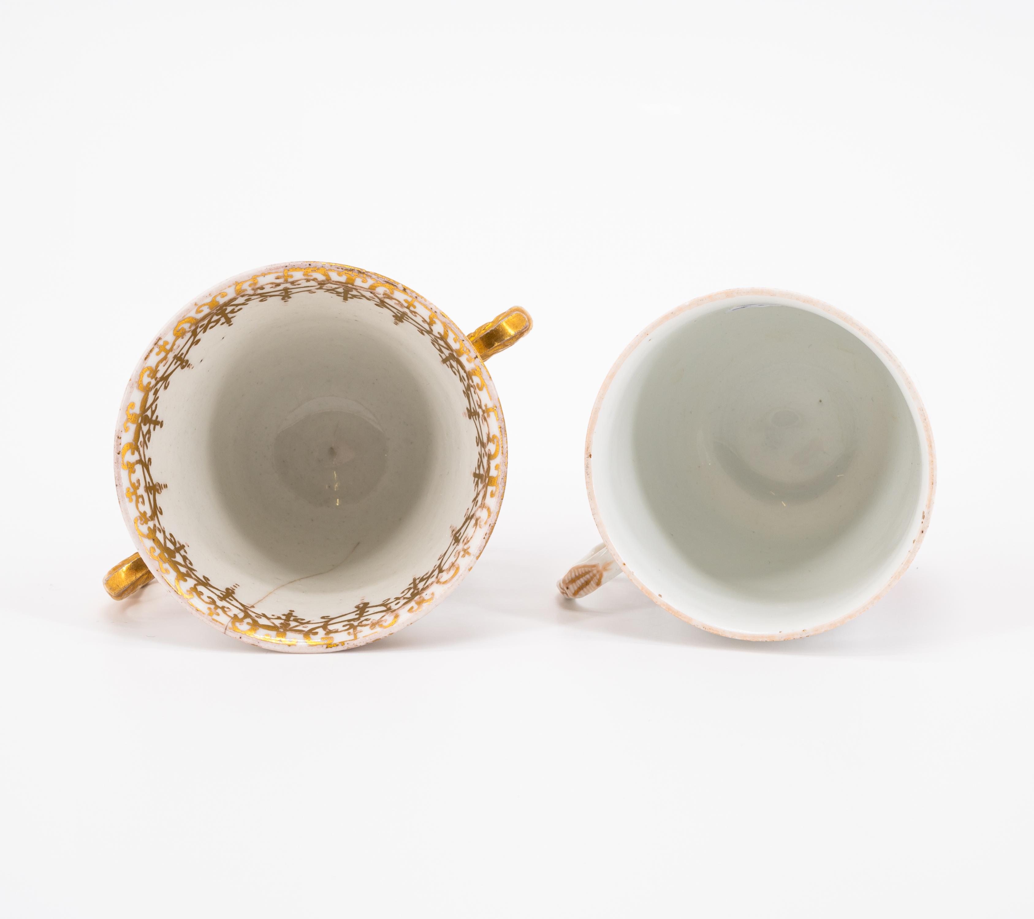 TWO PORCELAIN CUPS AND ONE SAUCER WITH CHINOISERIES - Image 5 of 8