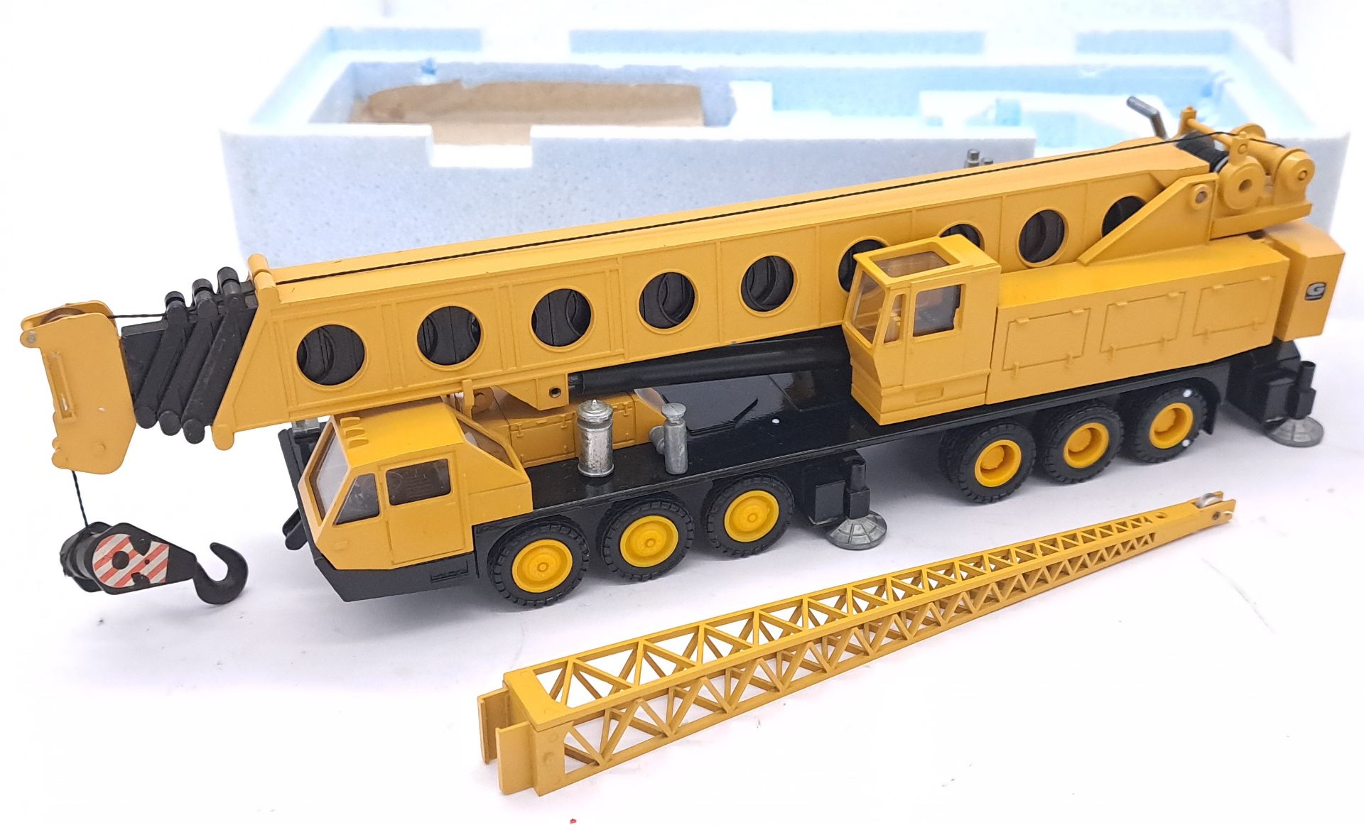 NZG 152 (1/55th scale) Grove TM 1400 Telescopic Crane - Image 5 of 5