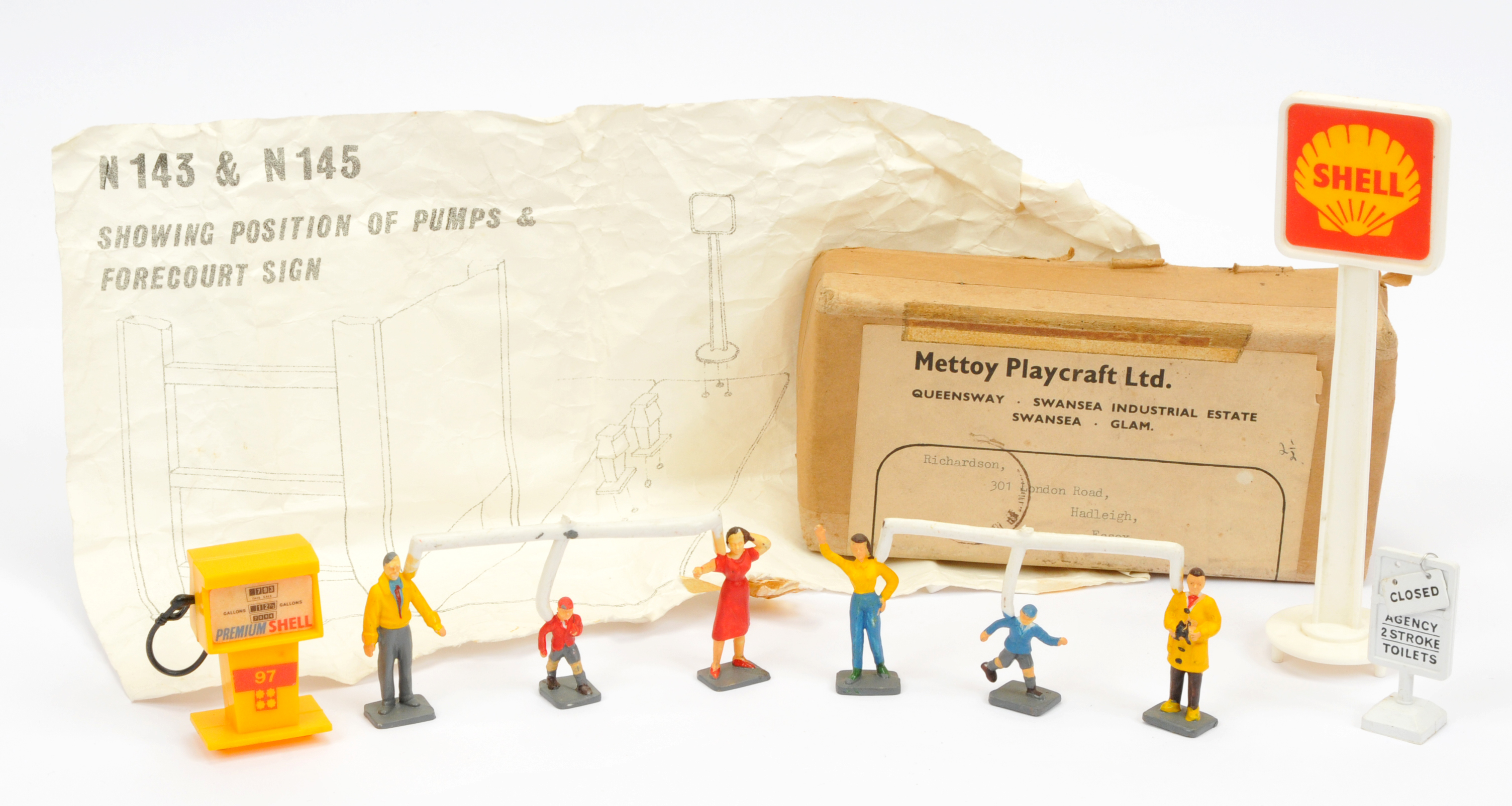 Corgi Toys "Mettoy Playcraft"  N143 & N145 To Include 6 X Scale figures attached to spure, petrol...