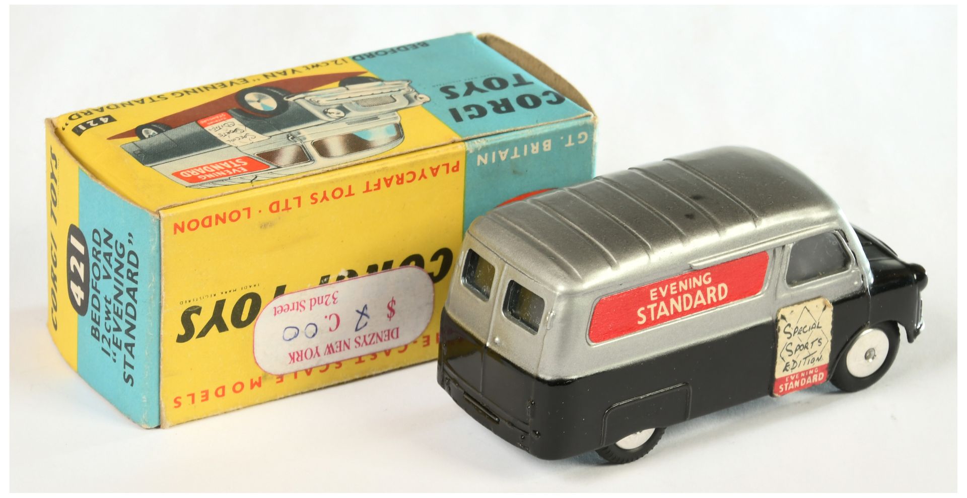 Corgi Toys  421 Bedford van "Evening Standard" -Two-Tone Silver and  Black body, ribbed roof and ... - Bild 2 aus 2