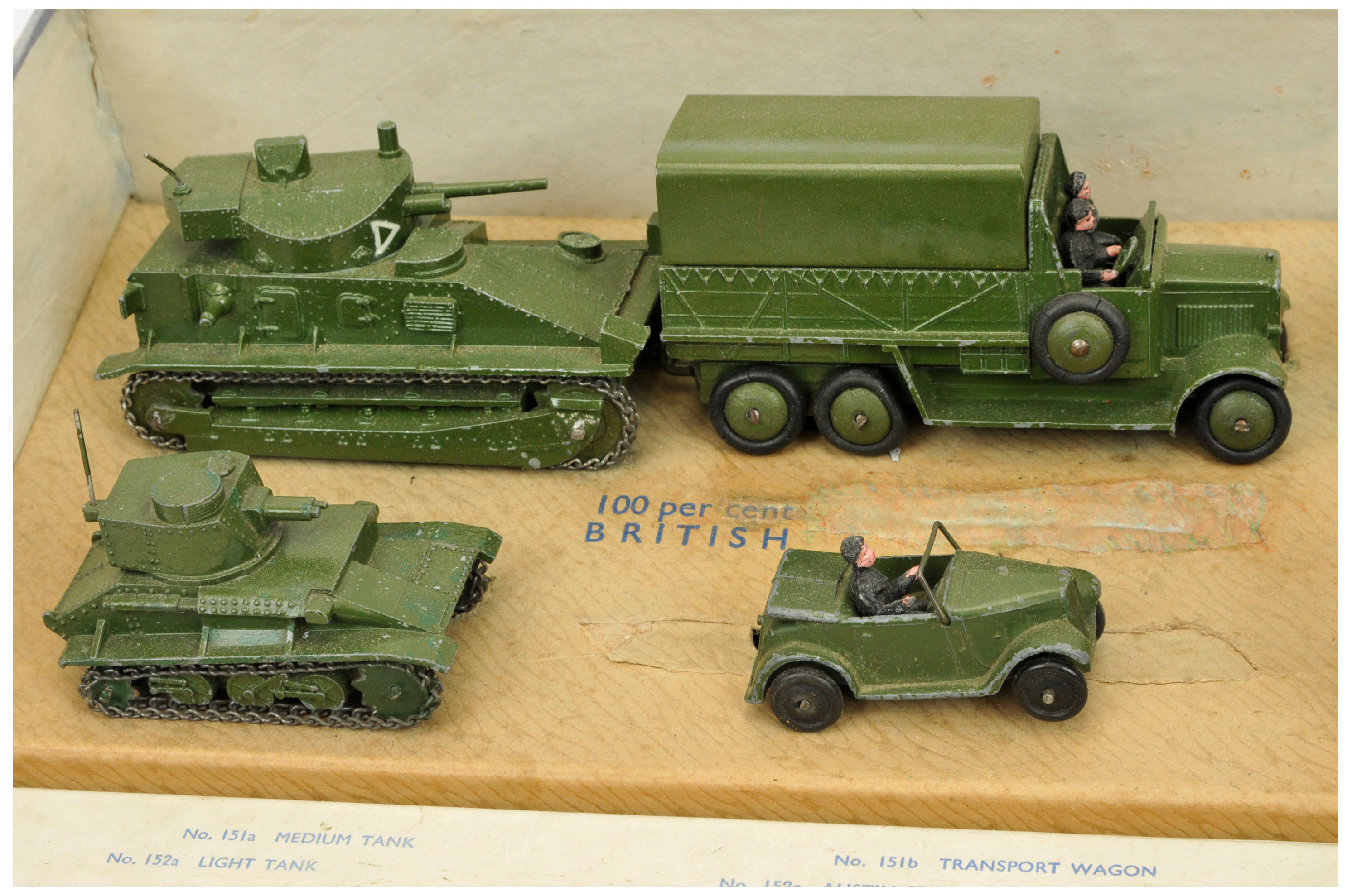Dinky Toys Military Pre-war 156 "Mechanised Army" Set - this RARE issue contains 151a Medium Tank... - Image 2 of 4