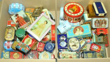 Large quantity of royal family themed tins