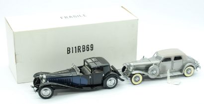 Franklin Mint a pair of vintage cars comprising of