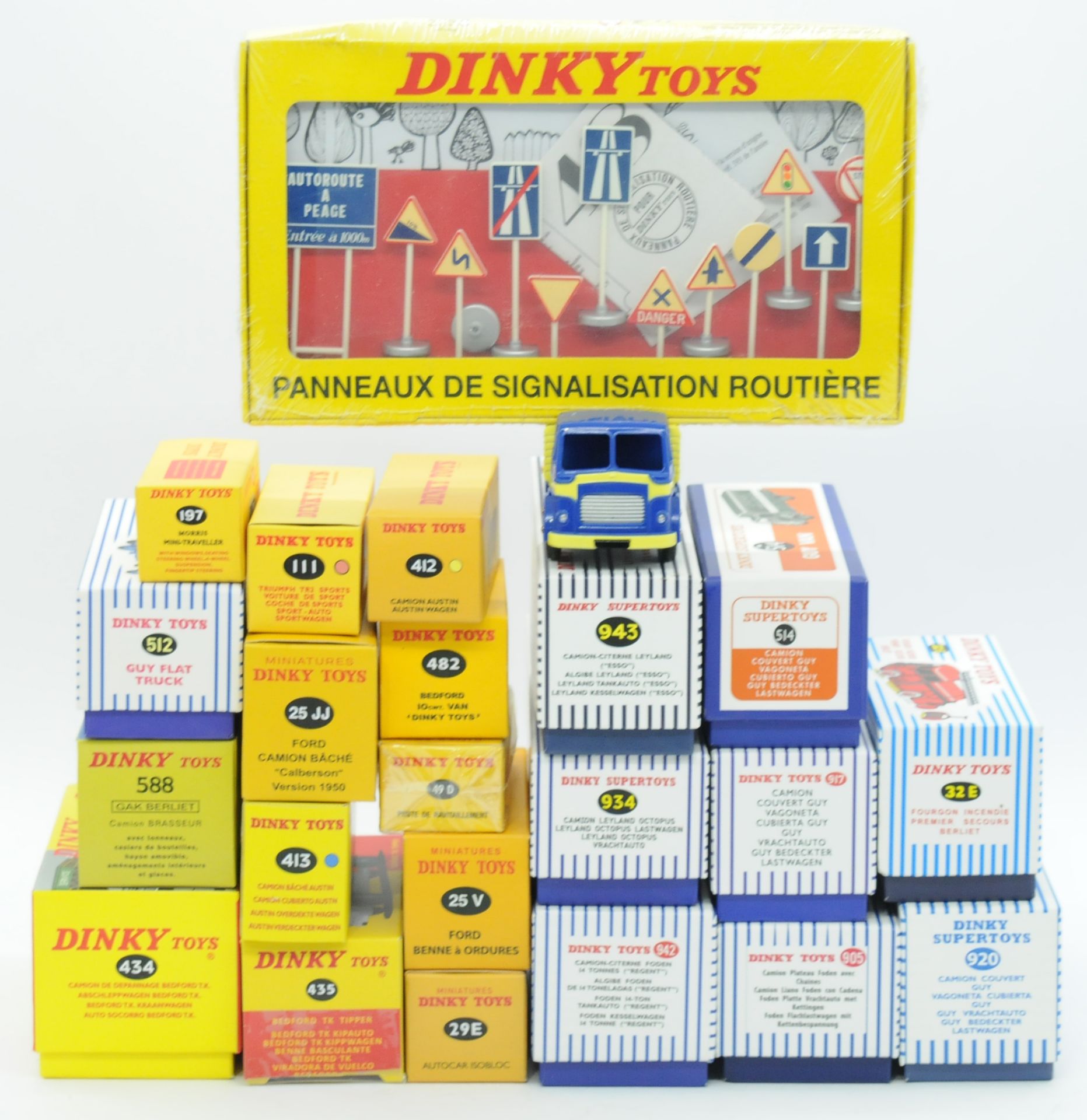 Dinky (Atlas) a boxed and unboxed group of models and other items 