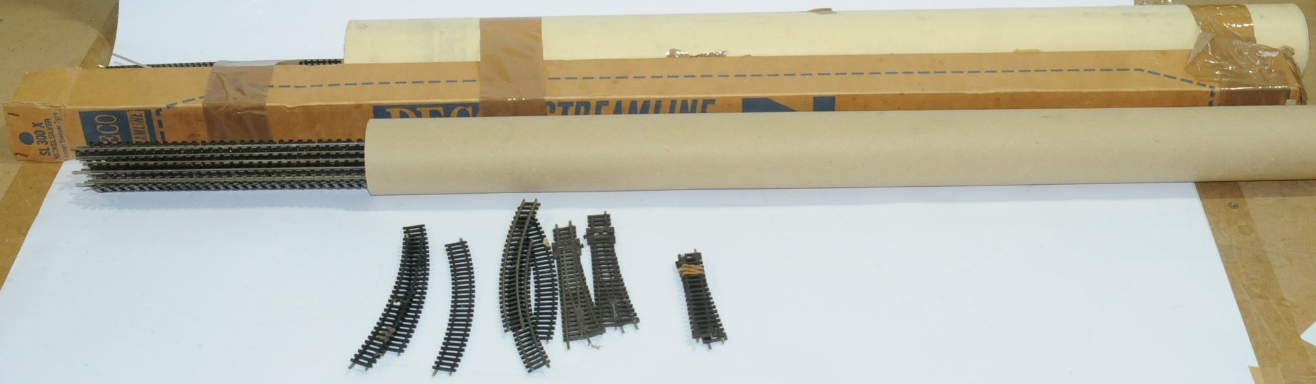 Peco & Similar a boxed and unboxed group of N & OO Gauge Track to include 