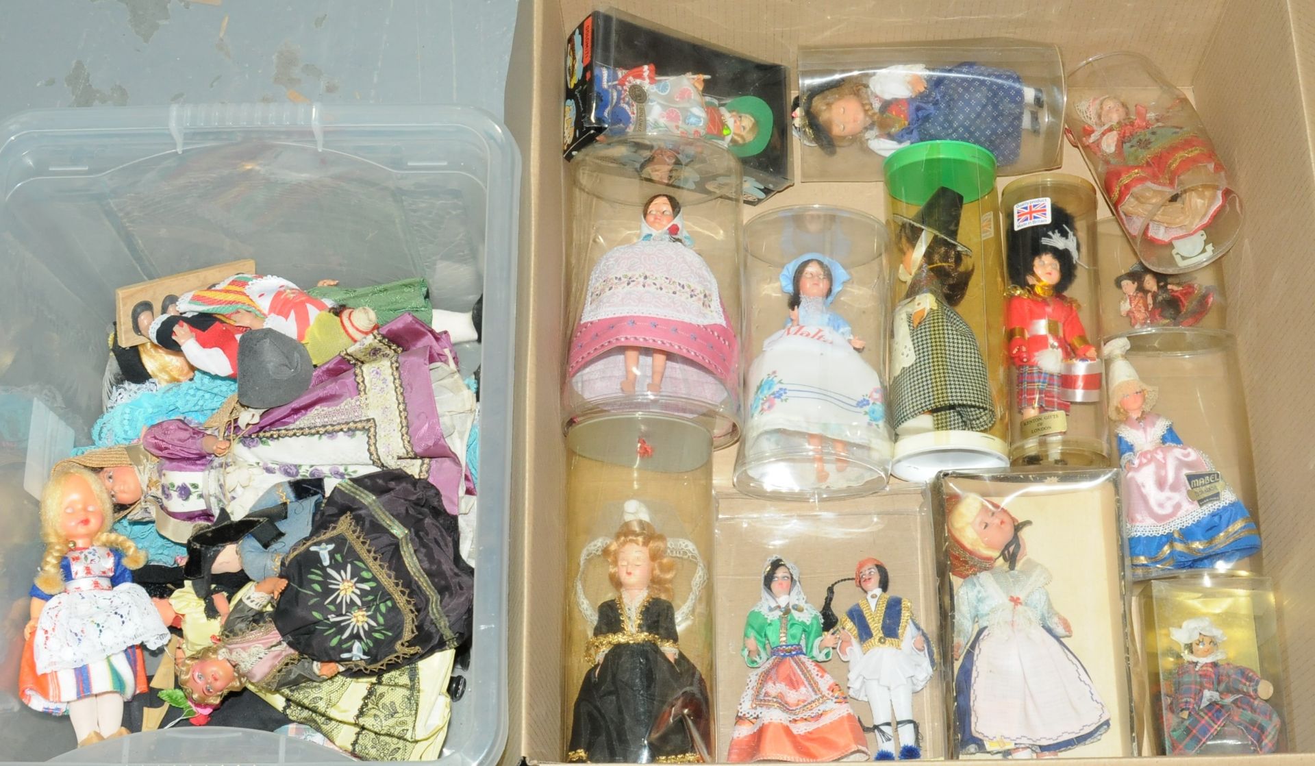 A qty of Dolls