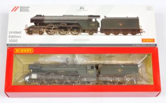 Hornby (China) R3202 Limited edition 4-6-2 Loco & Tender BR weathered lined green A3 Class