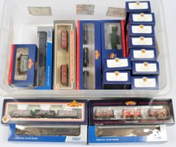 Bachmann & Dapol 00 Gauge mixed group of Goods wagons