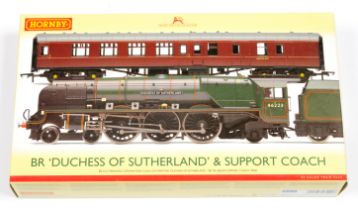 Hornby China R3221 BR Green Duchess Of Sutherland & Support Coach