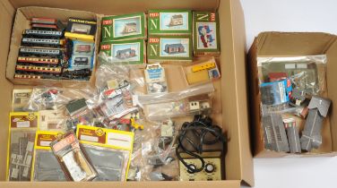 Graham Farish, Bachmann, Peco & others, group of N Gauge items.