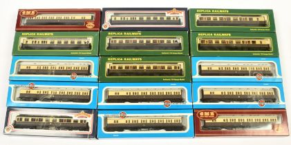 Replica/ Airfix/ Bachmann 00 Gauge group of Passenger coaches