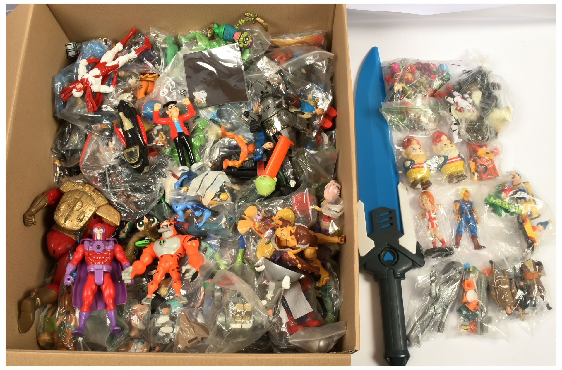 Quantity of mixed loose Action Figures