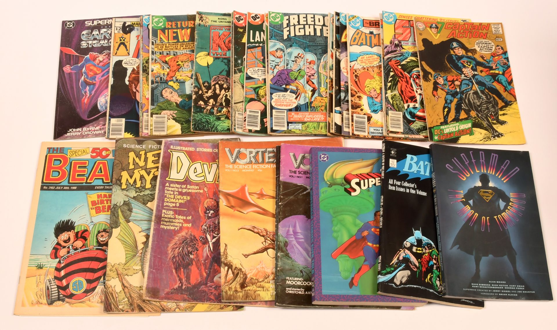 Quantity of mixed Silver Age to Modern comics and graphic novels x 33