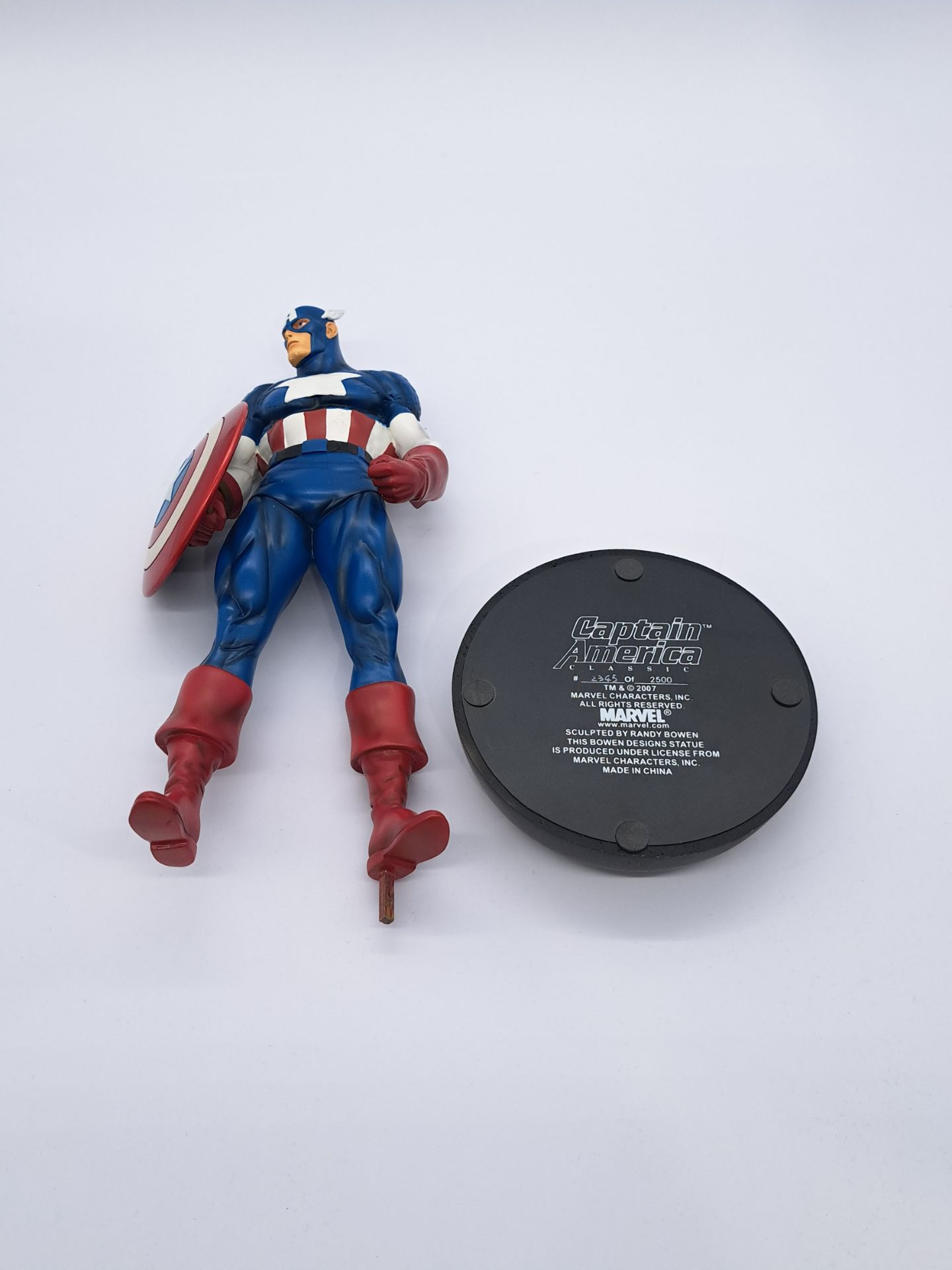 Bowen Design Classic Captain America Statue 2345 of 2500 - Image 3 of 3