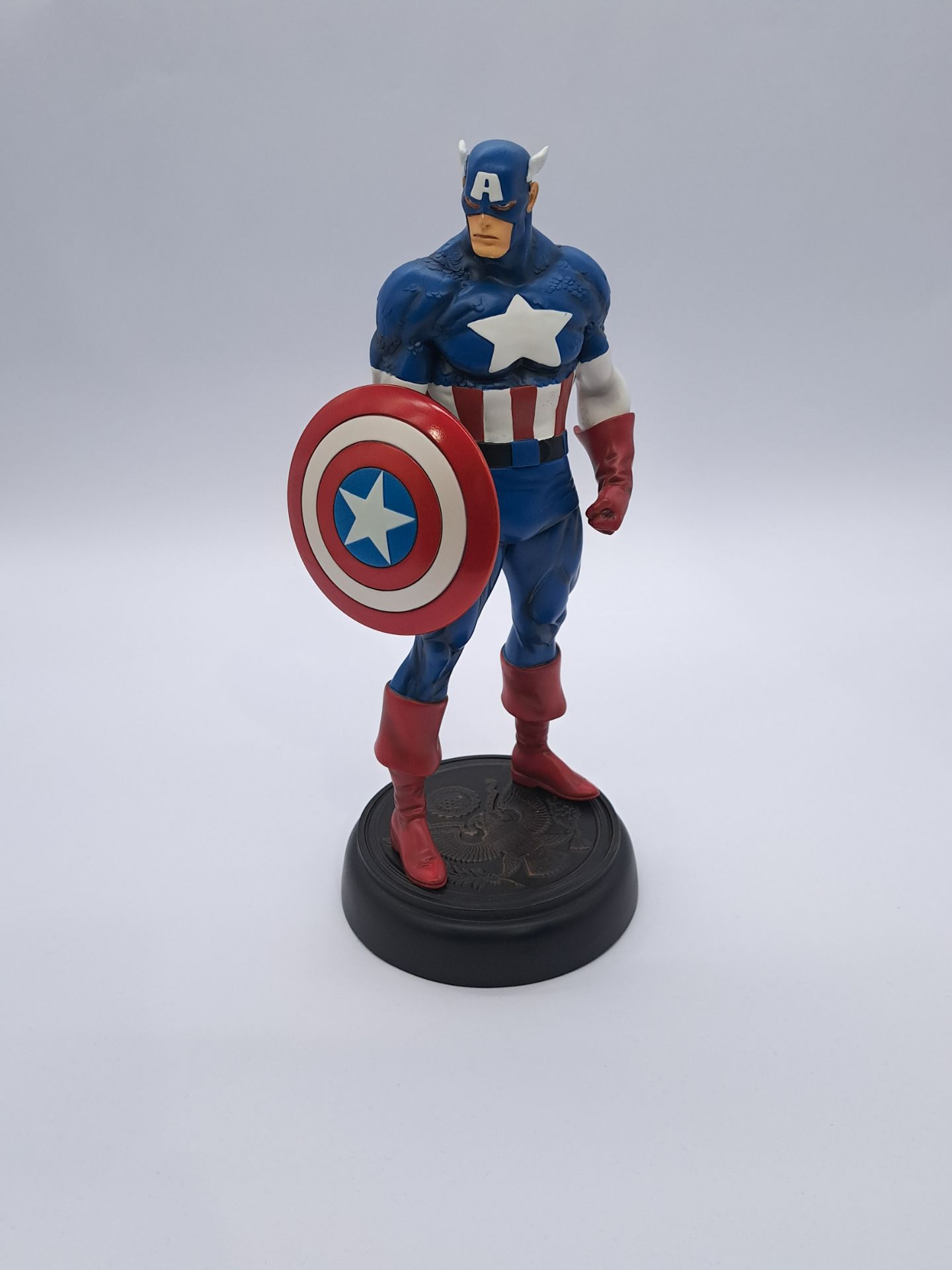 Bowen Design Classic Captain America Statue 2345 of 2500