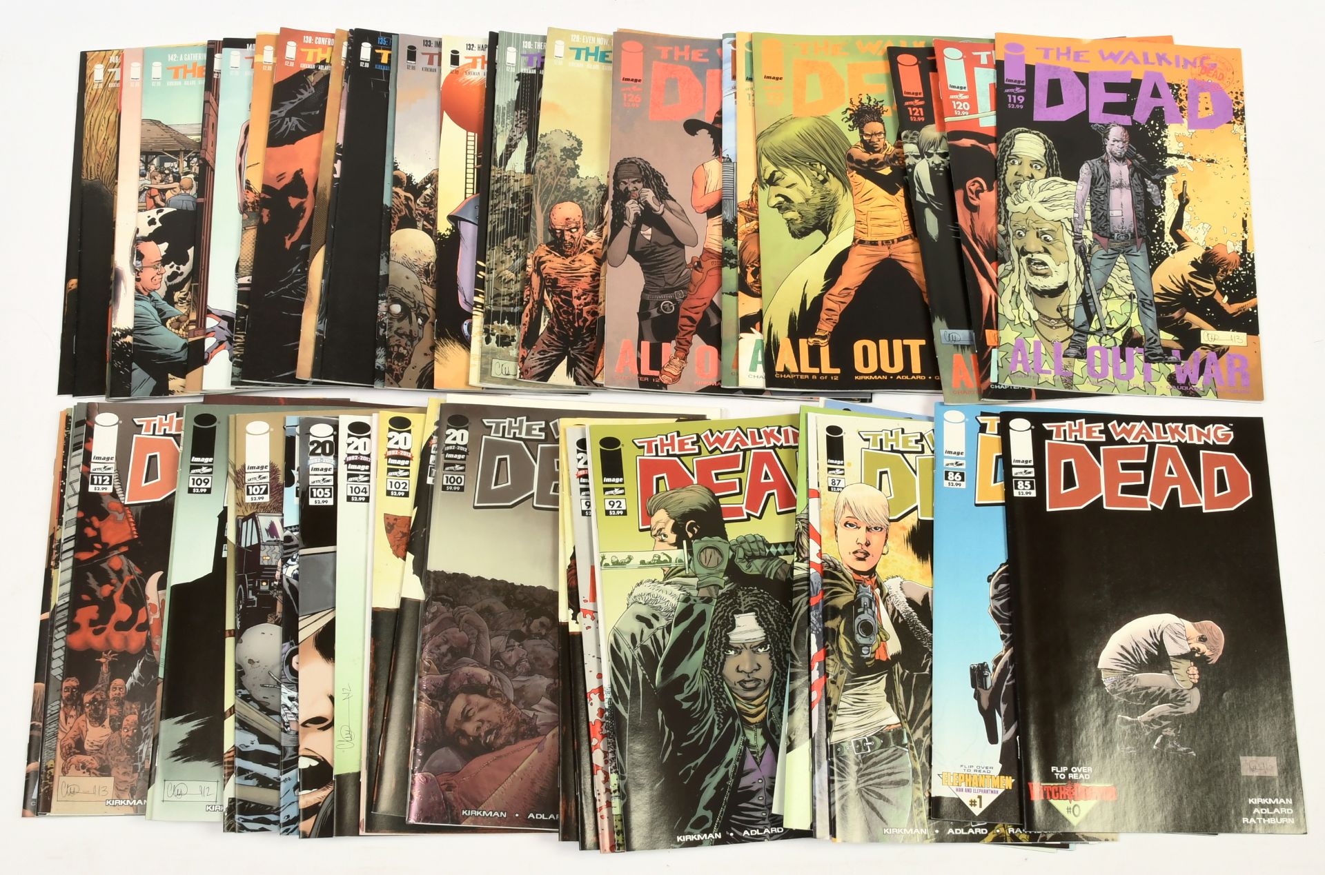 Quantity of Image The Walking Dead Comics x133 - Image 2 of 2