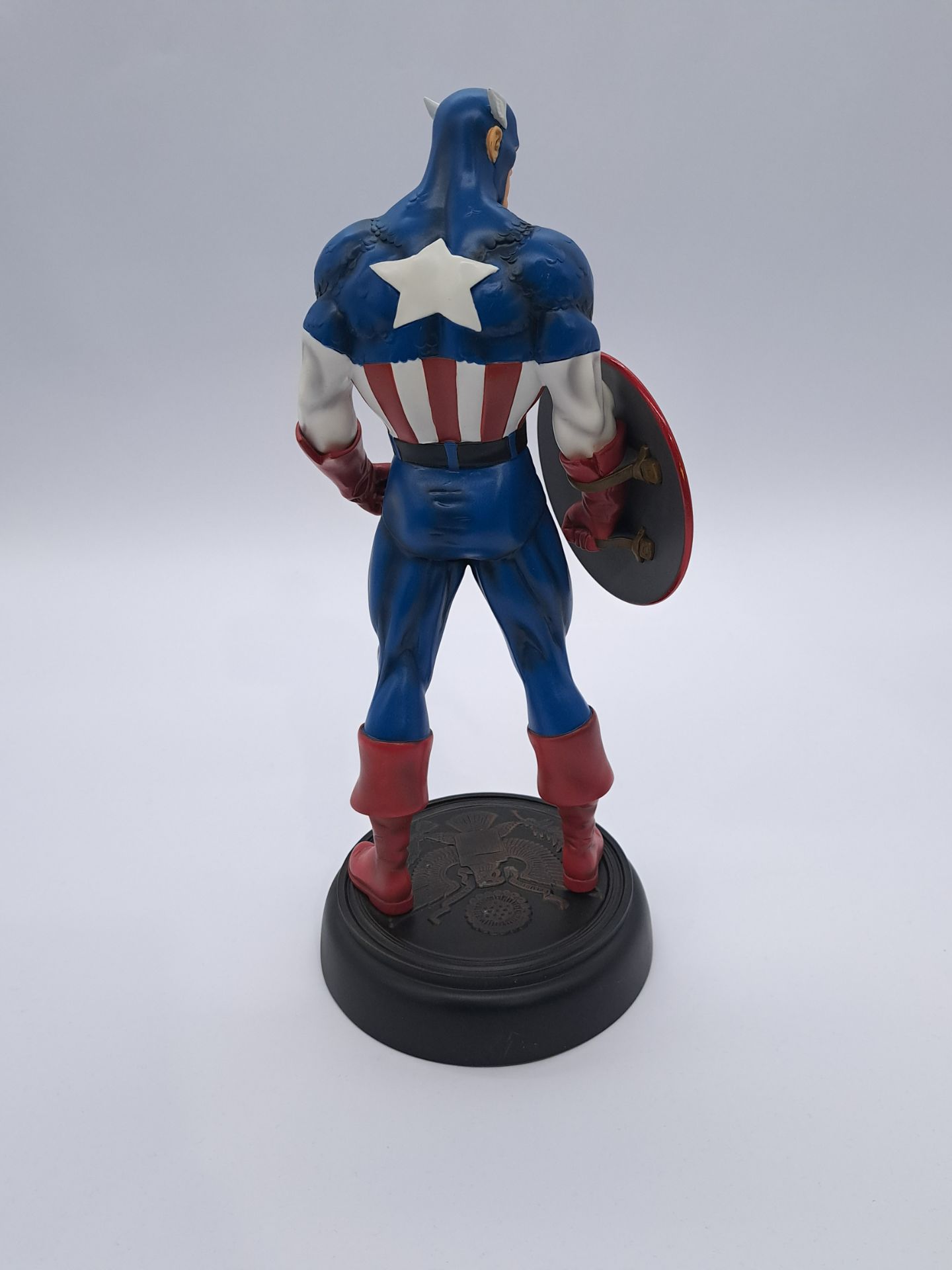 Bowen Design Classic Captain America Statue 2345 of 2500 - Image 2 of 3