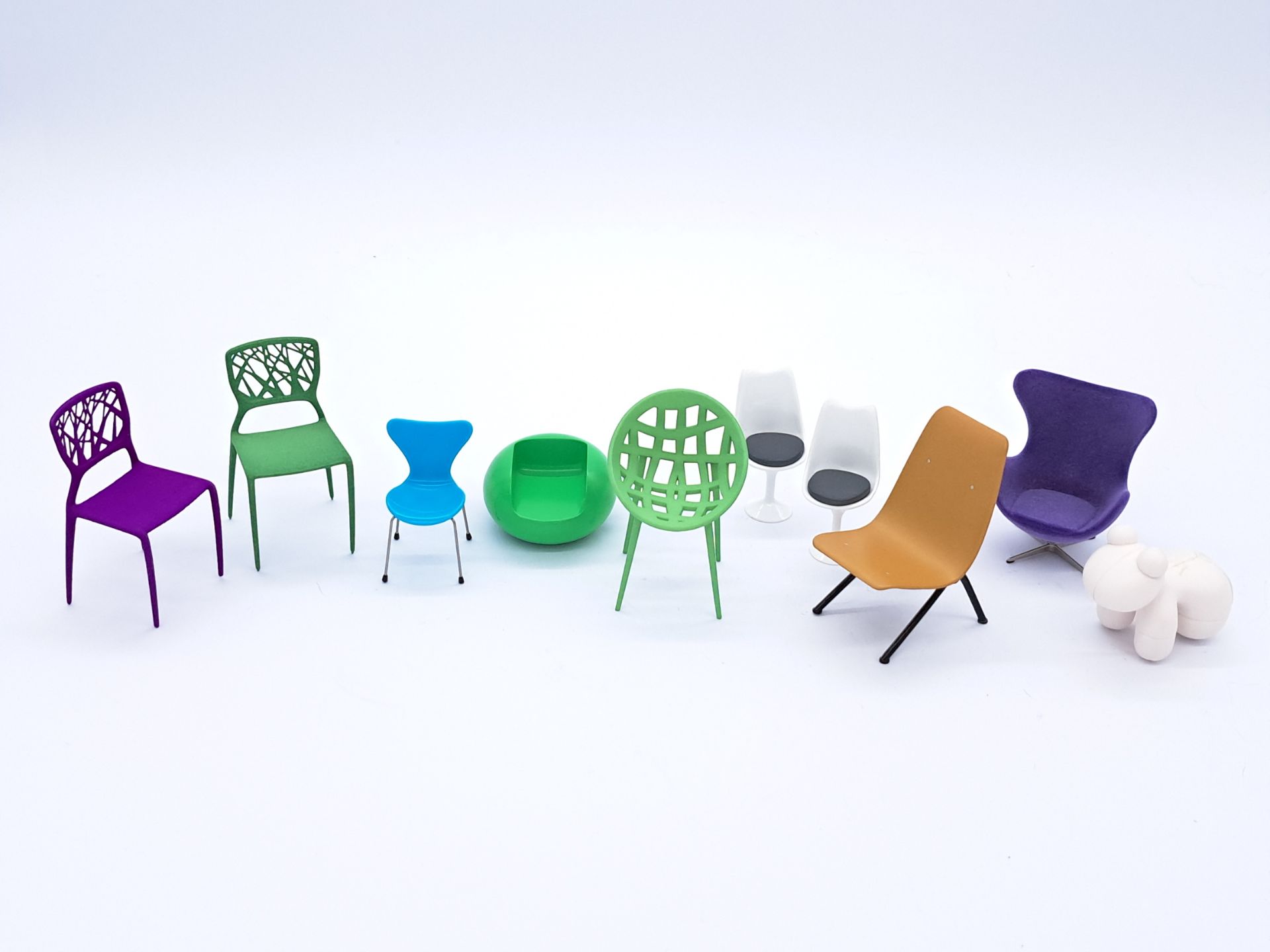 Quantity of small loose miniature designer chairs - Image 2 of 3