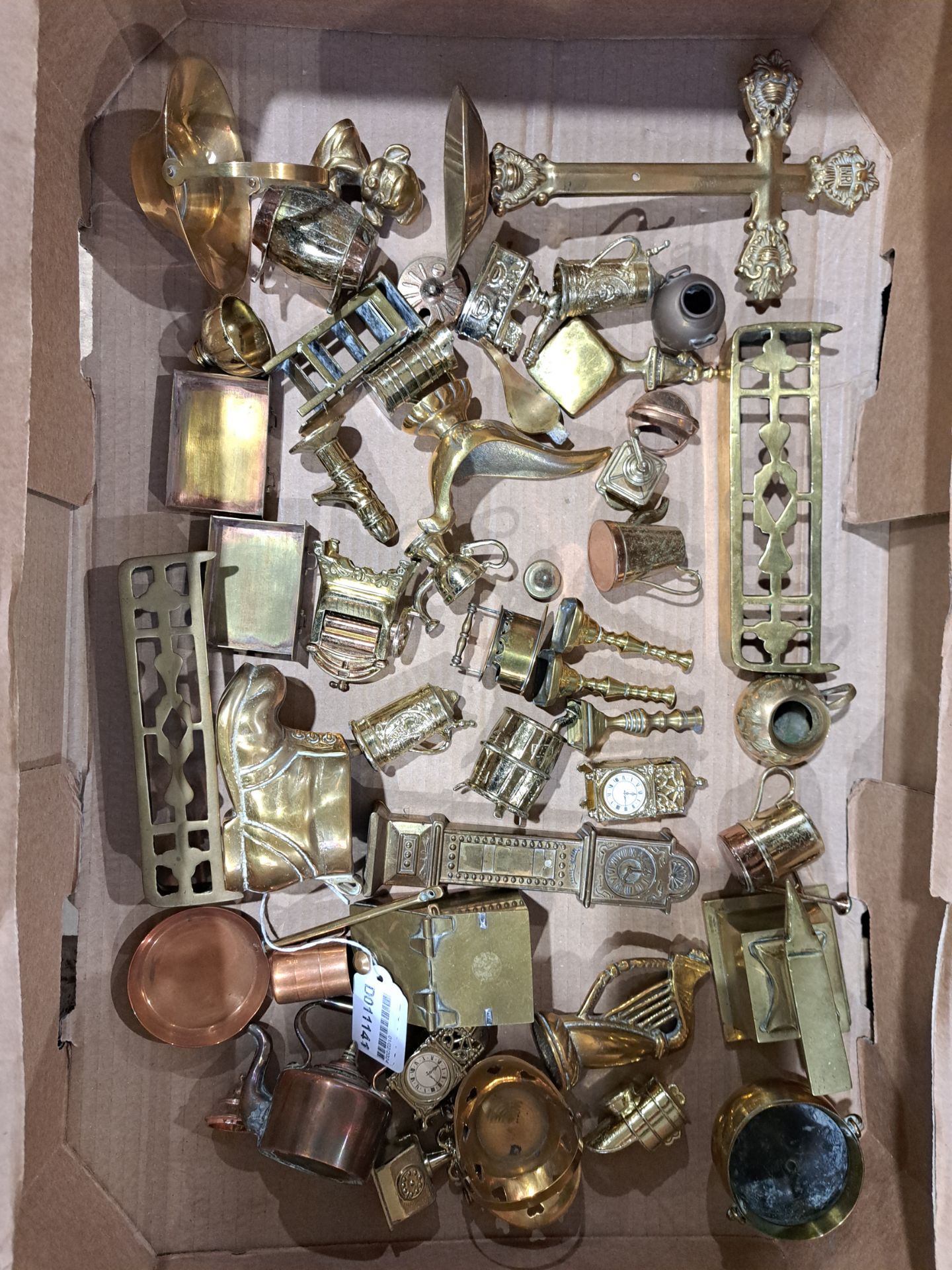 Large collection of miniature brass furniture  - Image 2 of 3